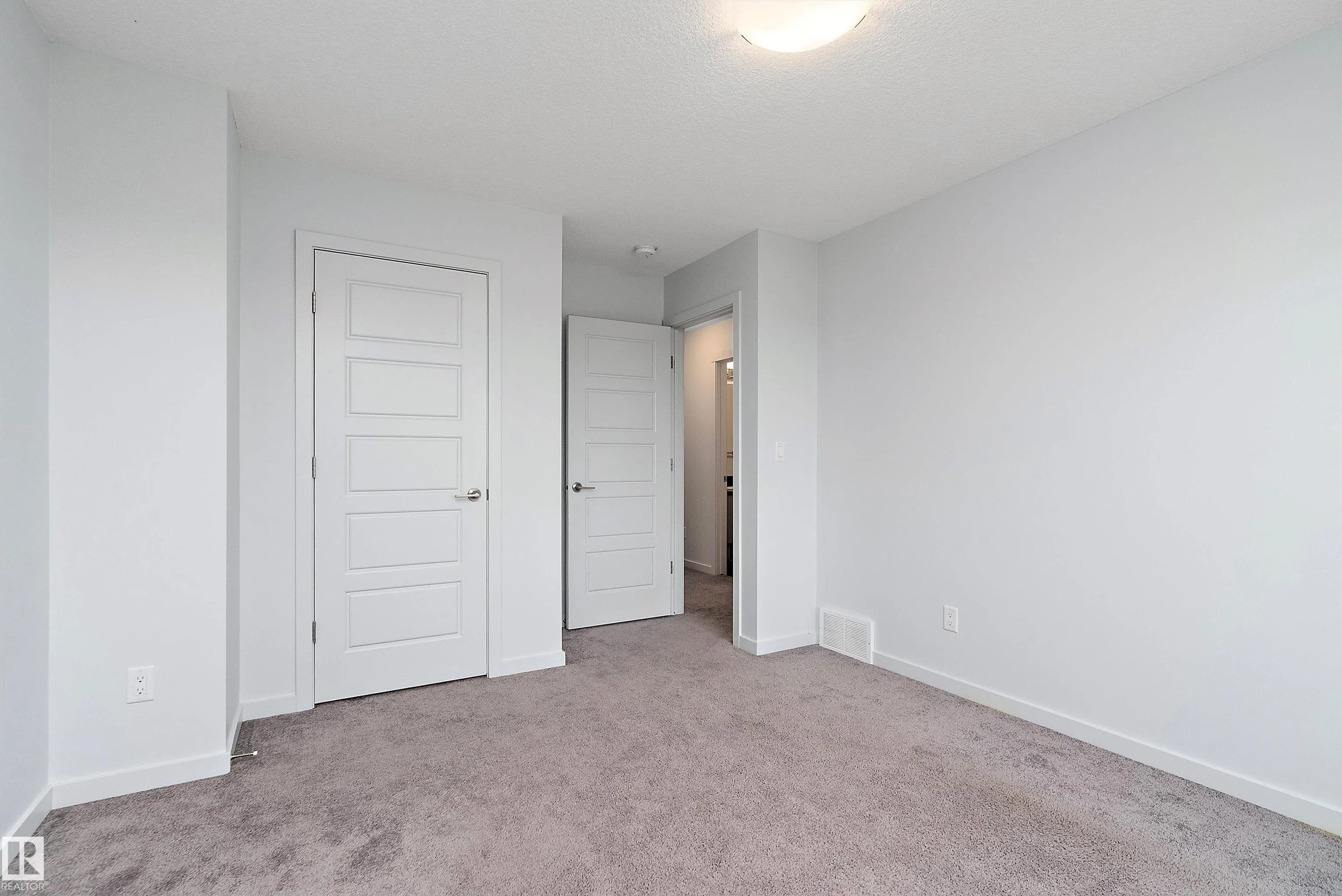 50 EDINBURGH CRT