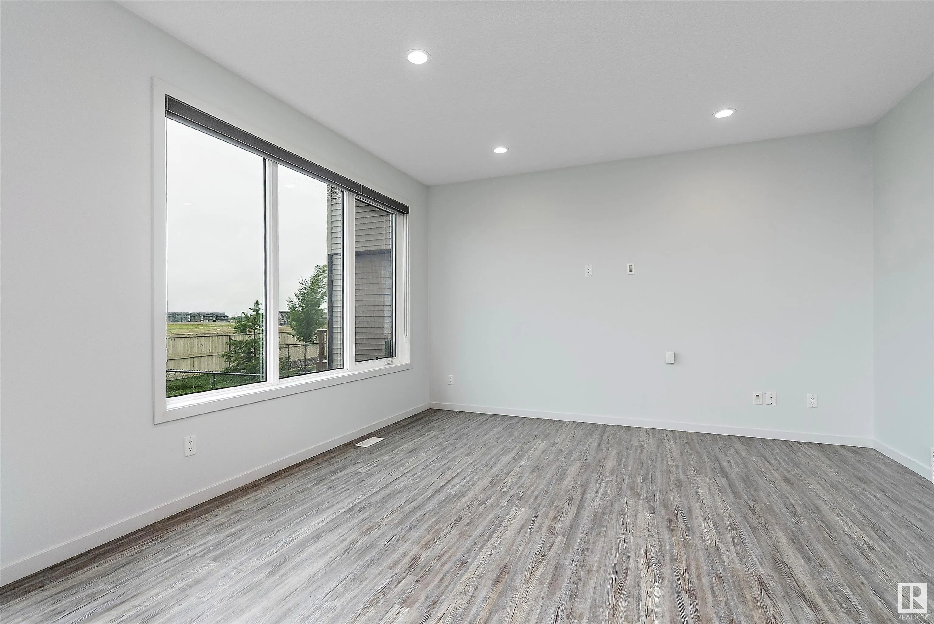 50 EDINBURGH CRT