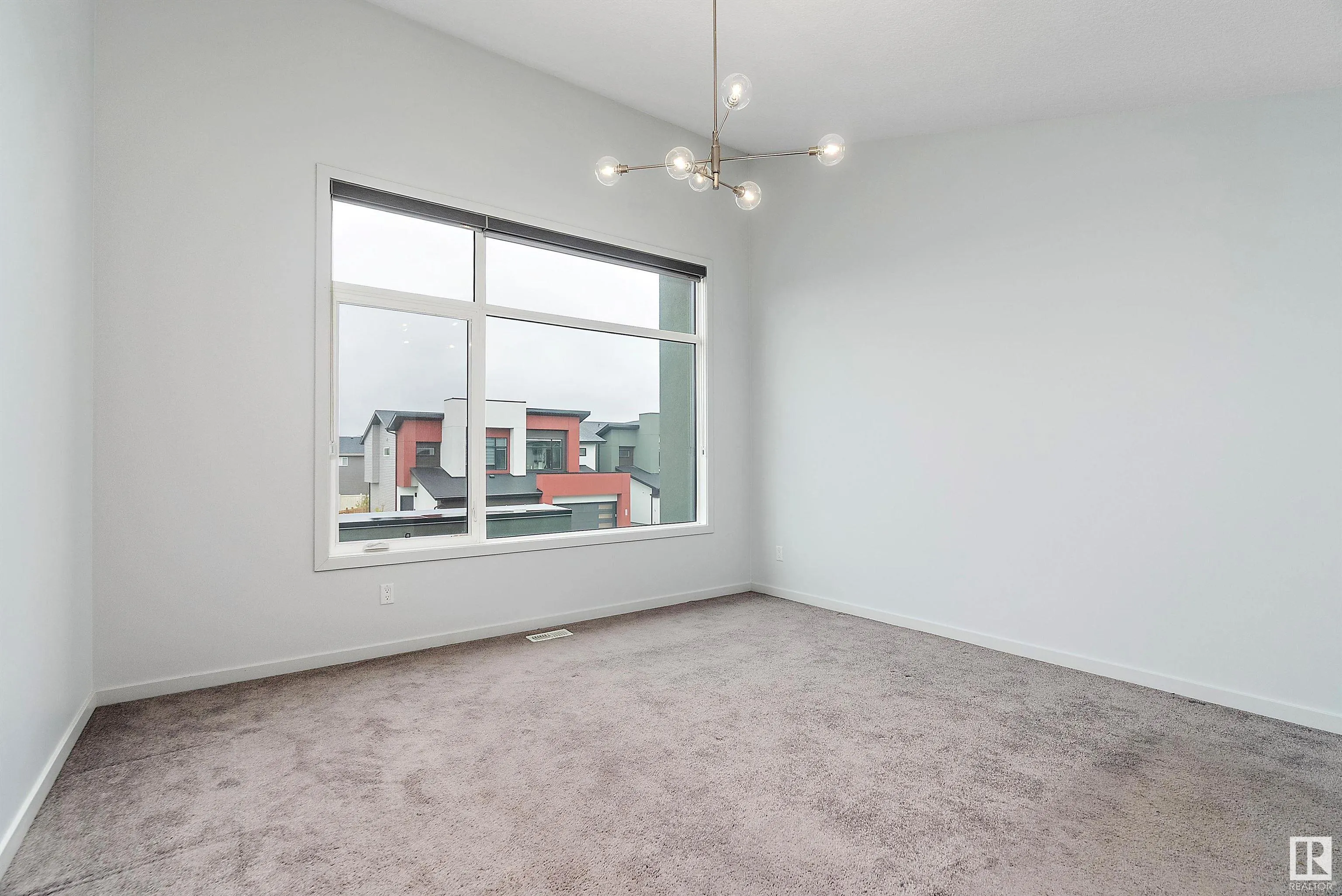 50 EDINBURGH CRT