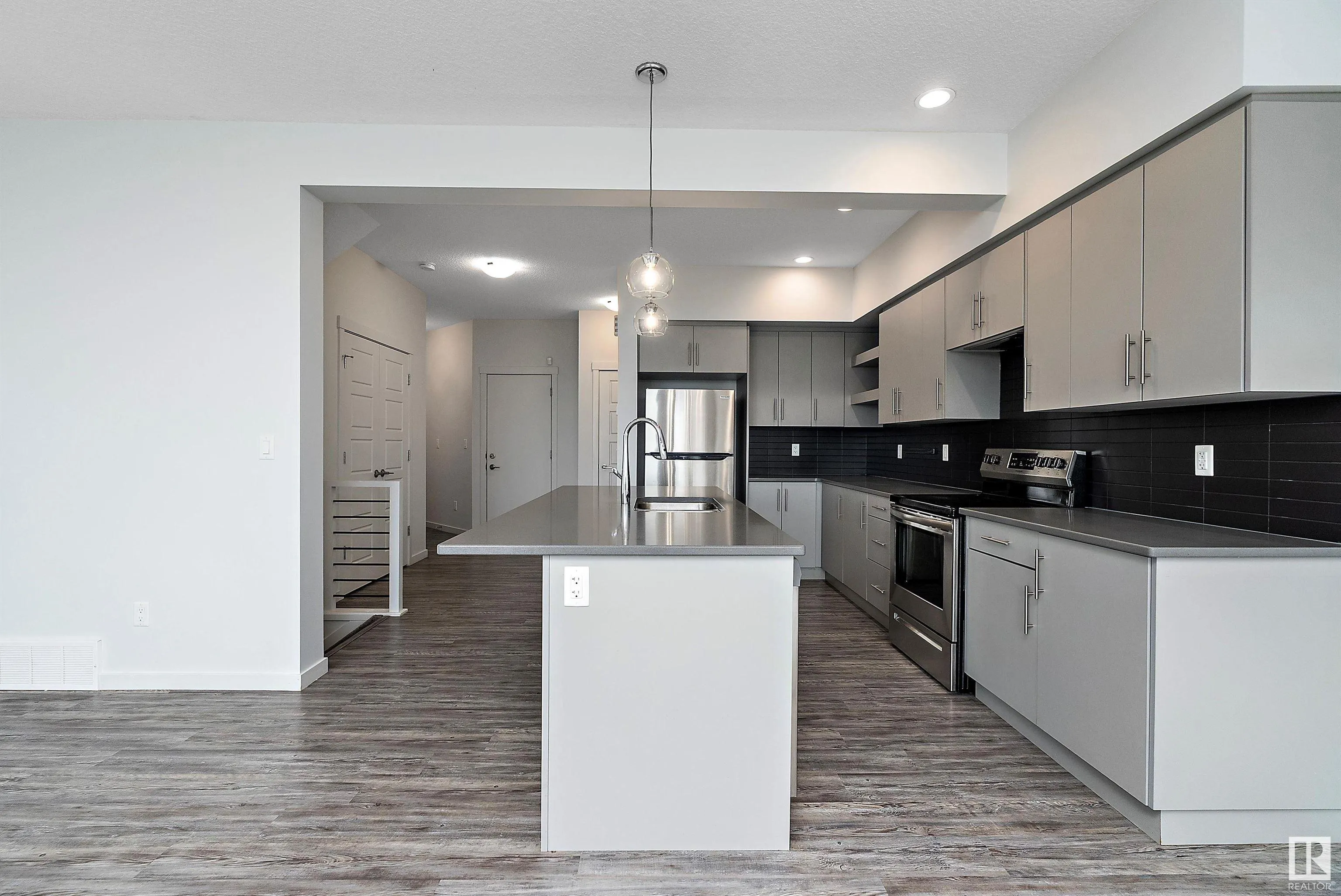 50 EDINBURGH CRT