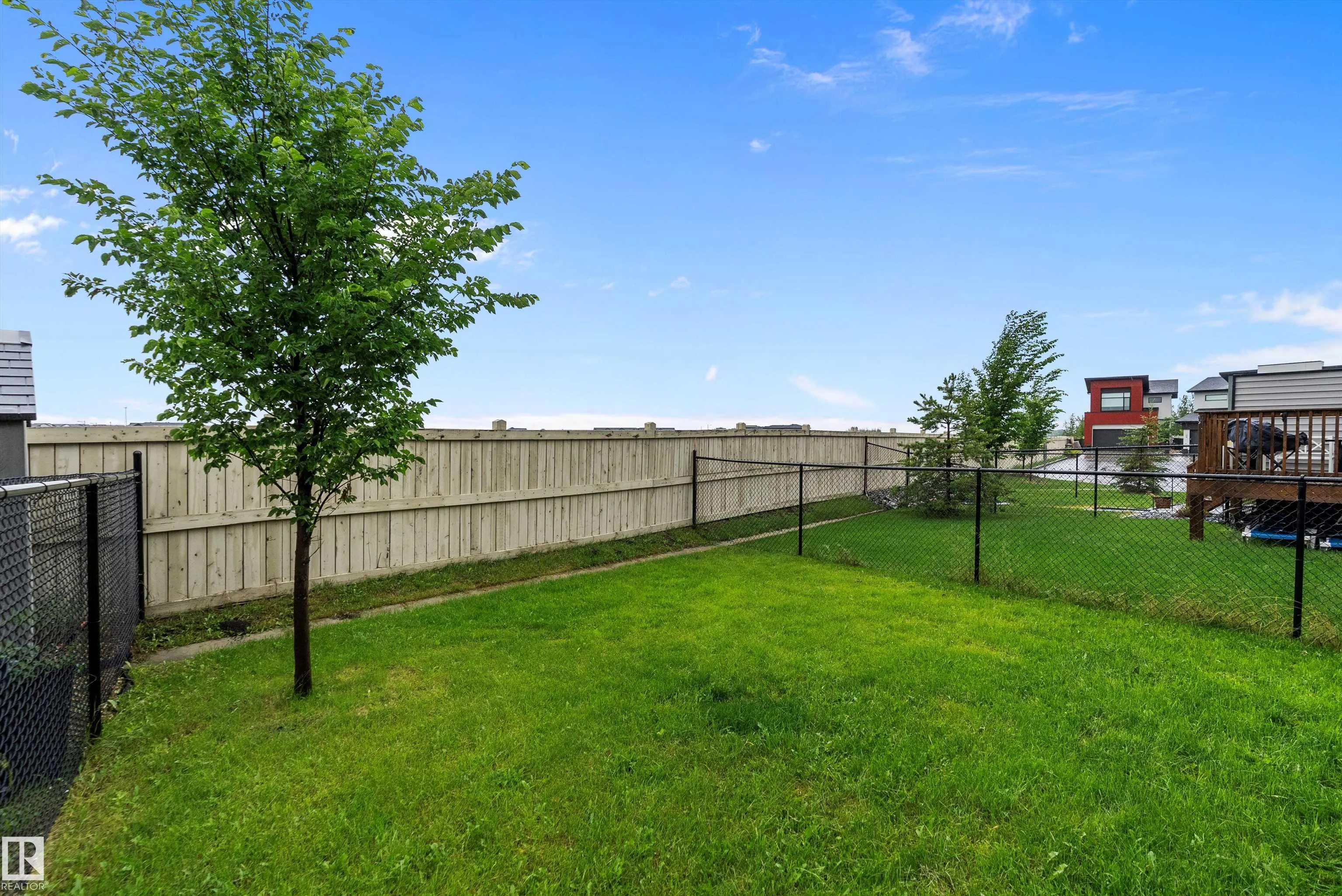 50 EDINBURGH CRT