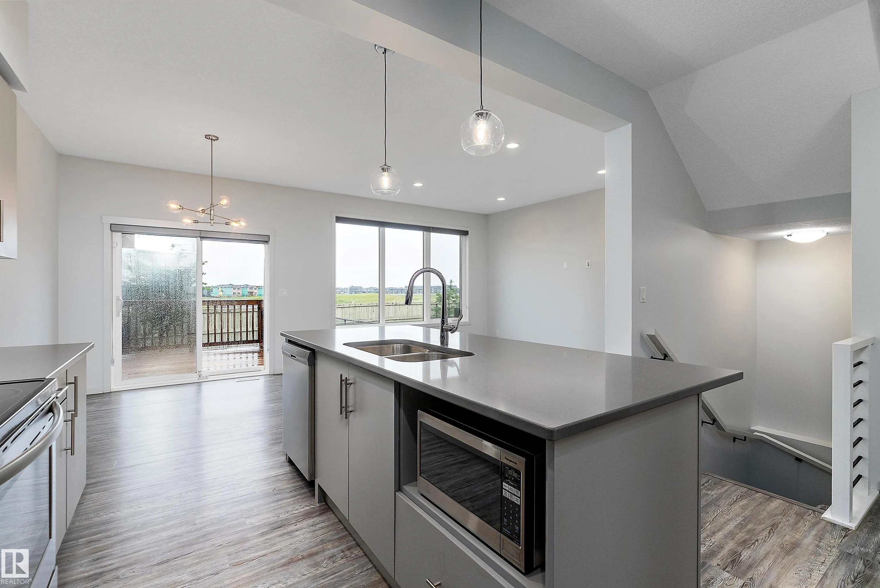 50 EDINBURGH CRT