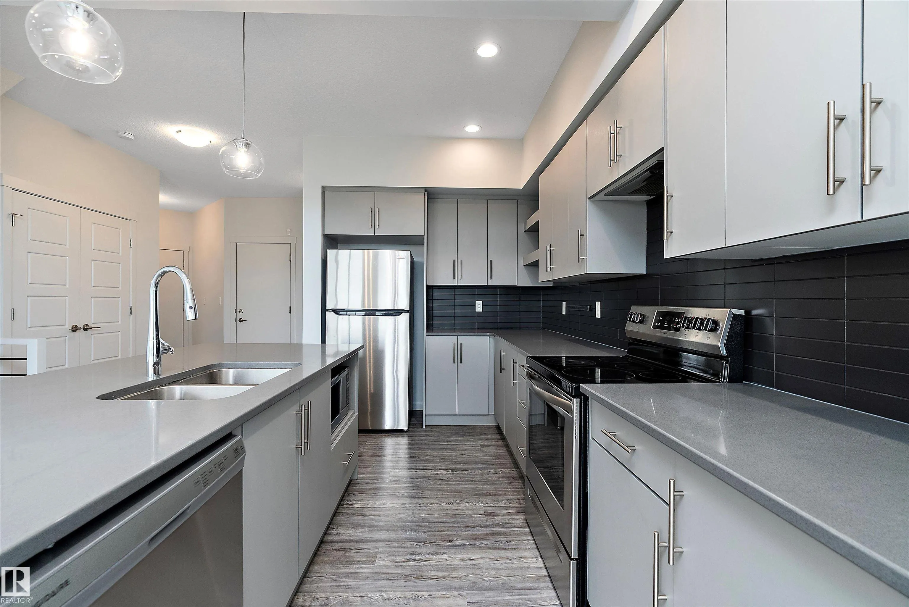 50 EDINBURGH CRT