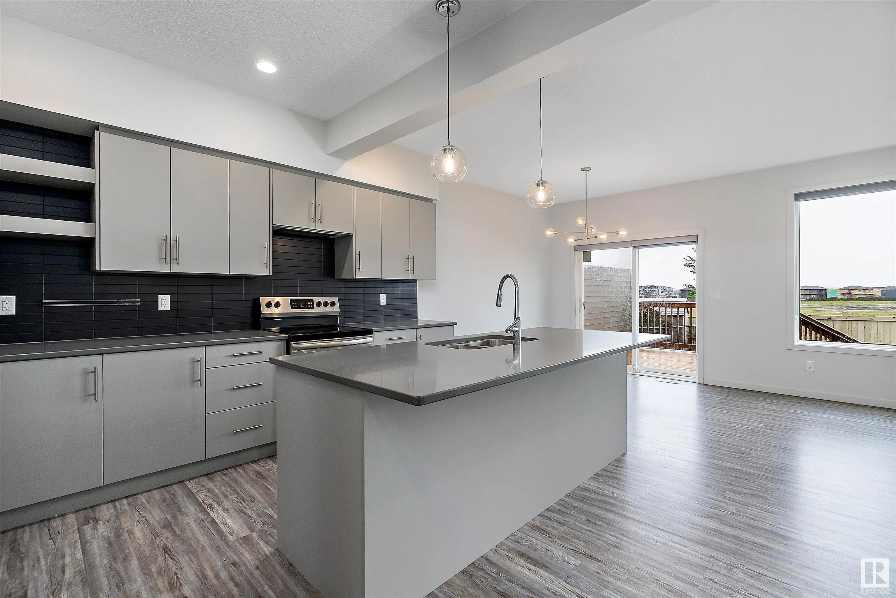 50 EDINBURGH CRT