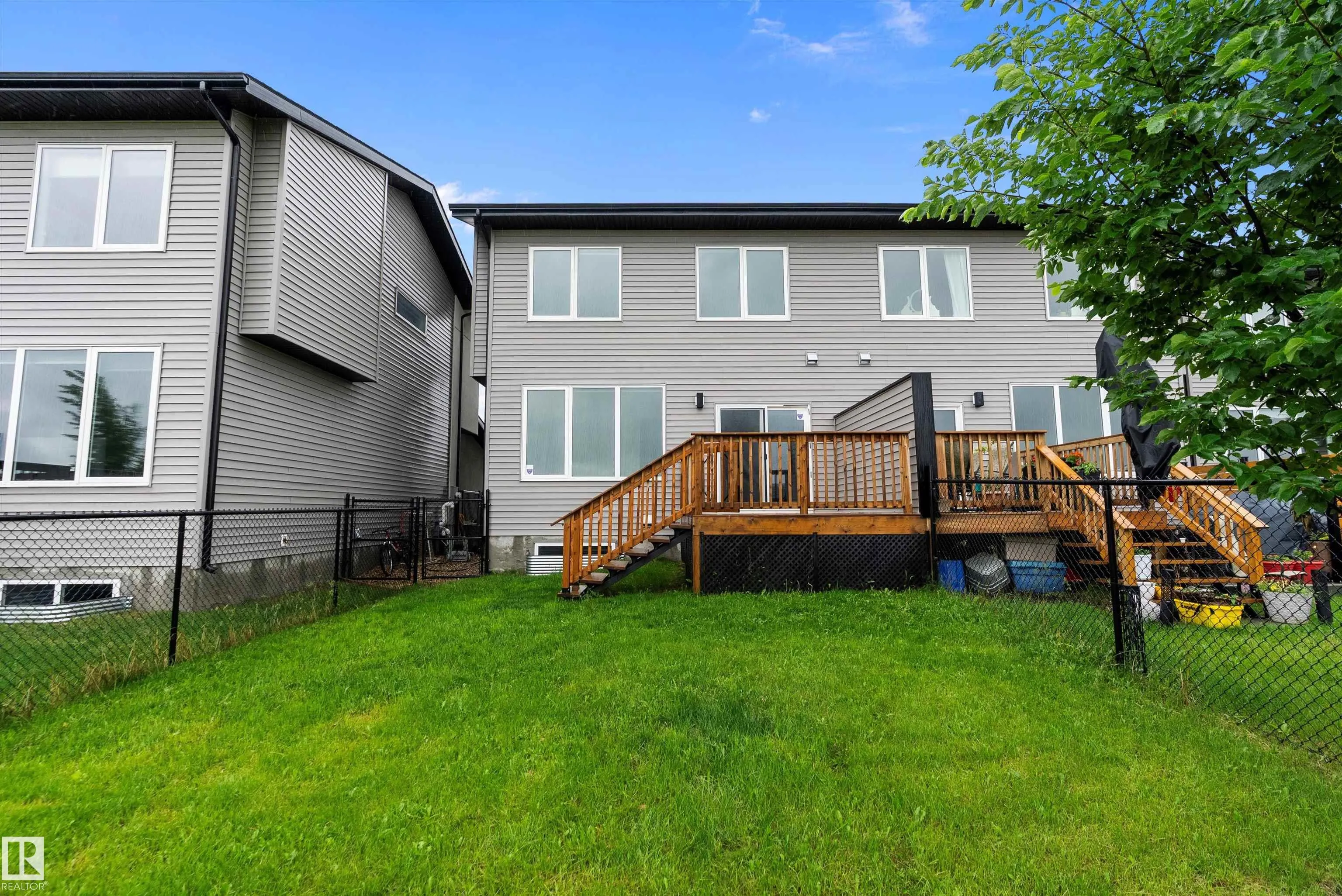 50 EDINBURGH CRT