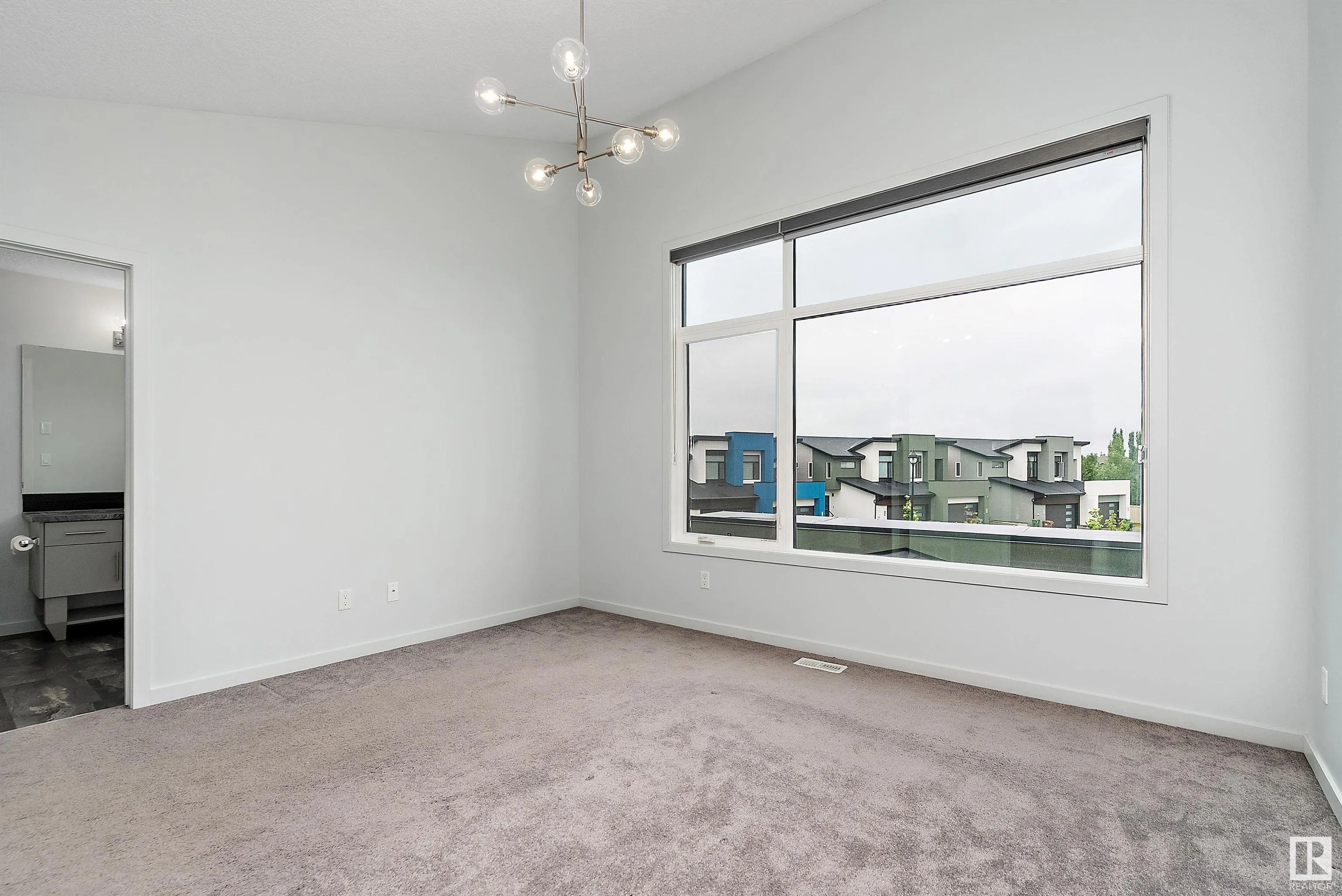 50 EDINBURGH CRT