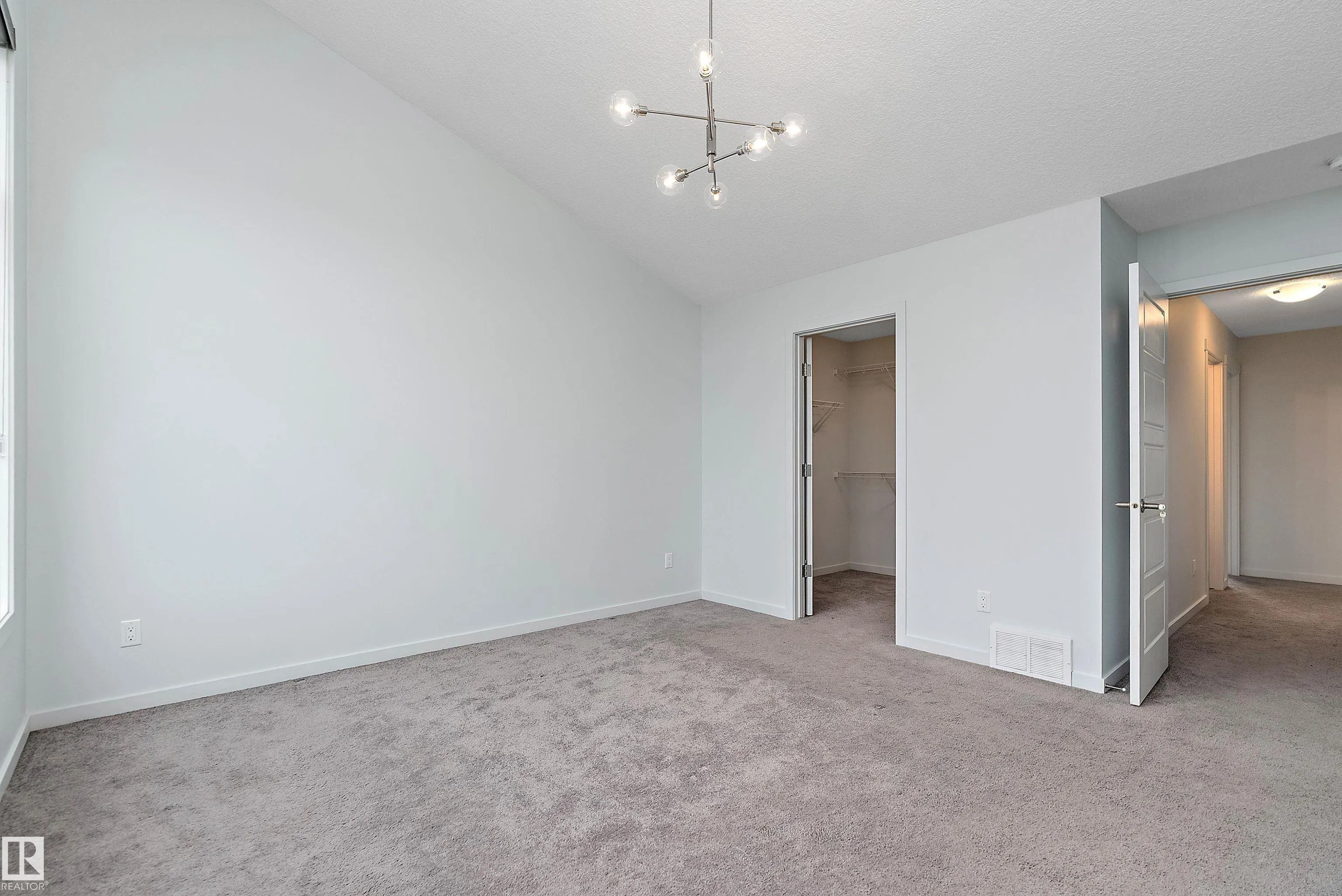 50 EDINBURGH CRT