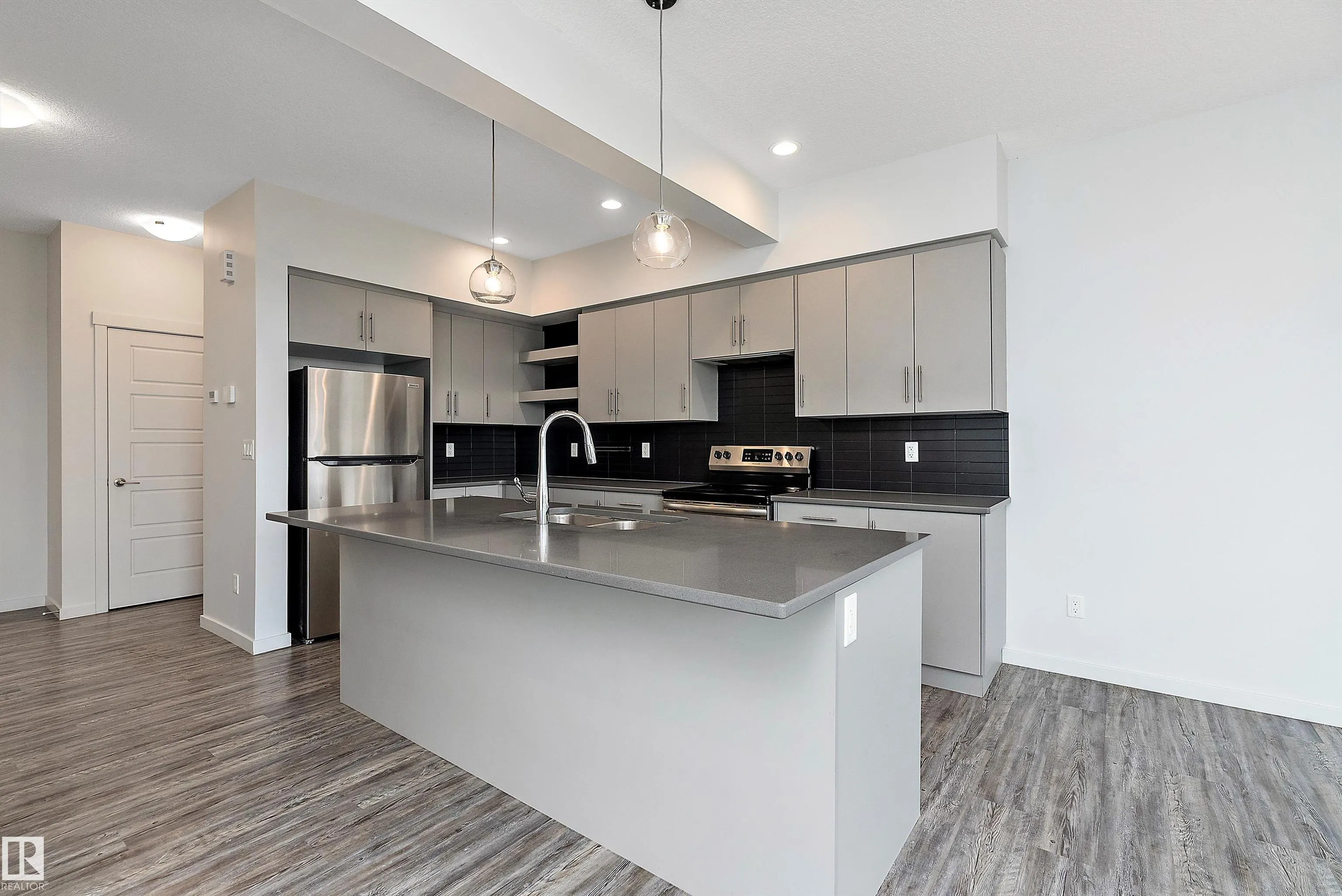 50 EDINBURGH CRT