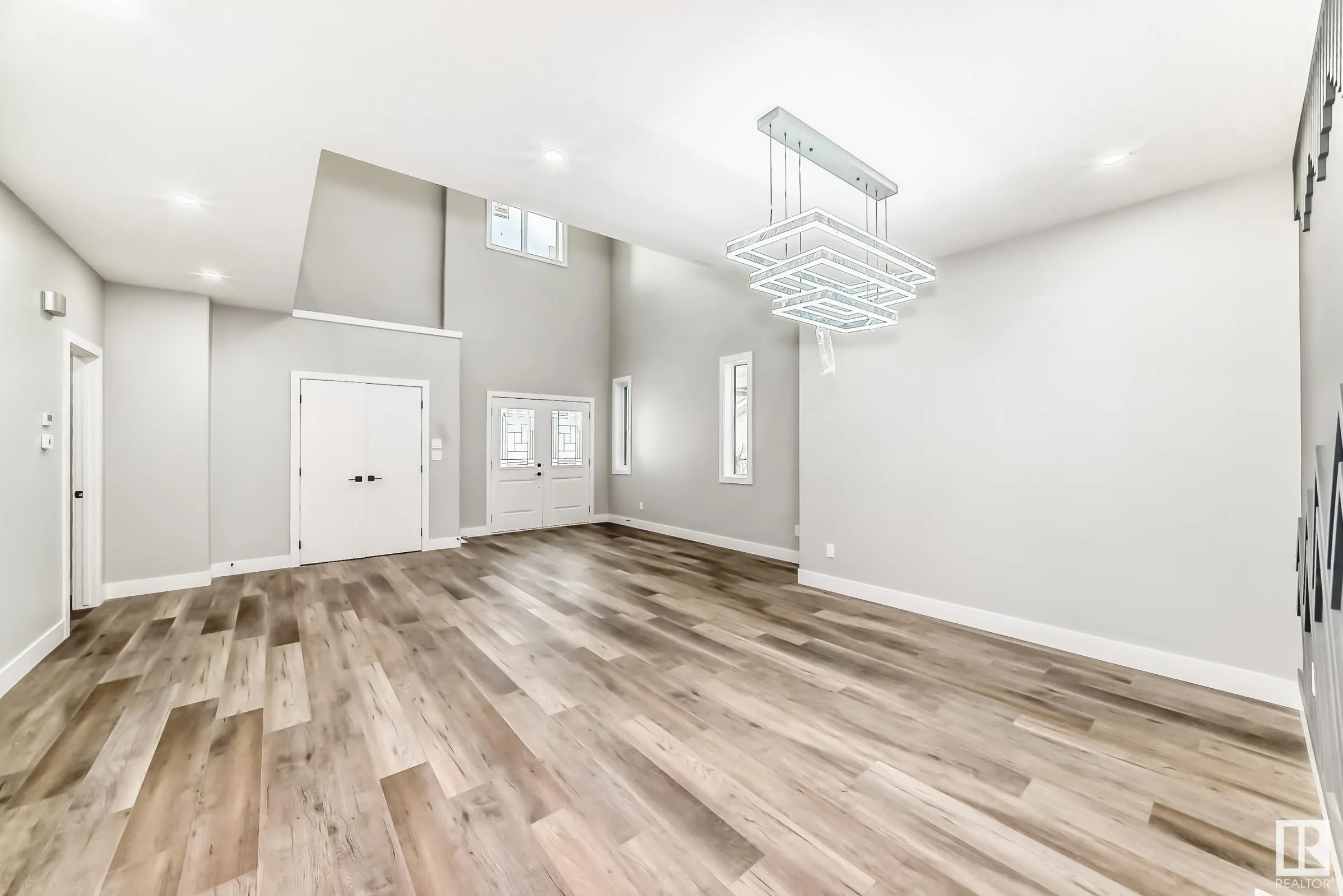 128 EDGEWATER Circle