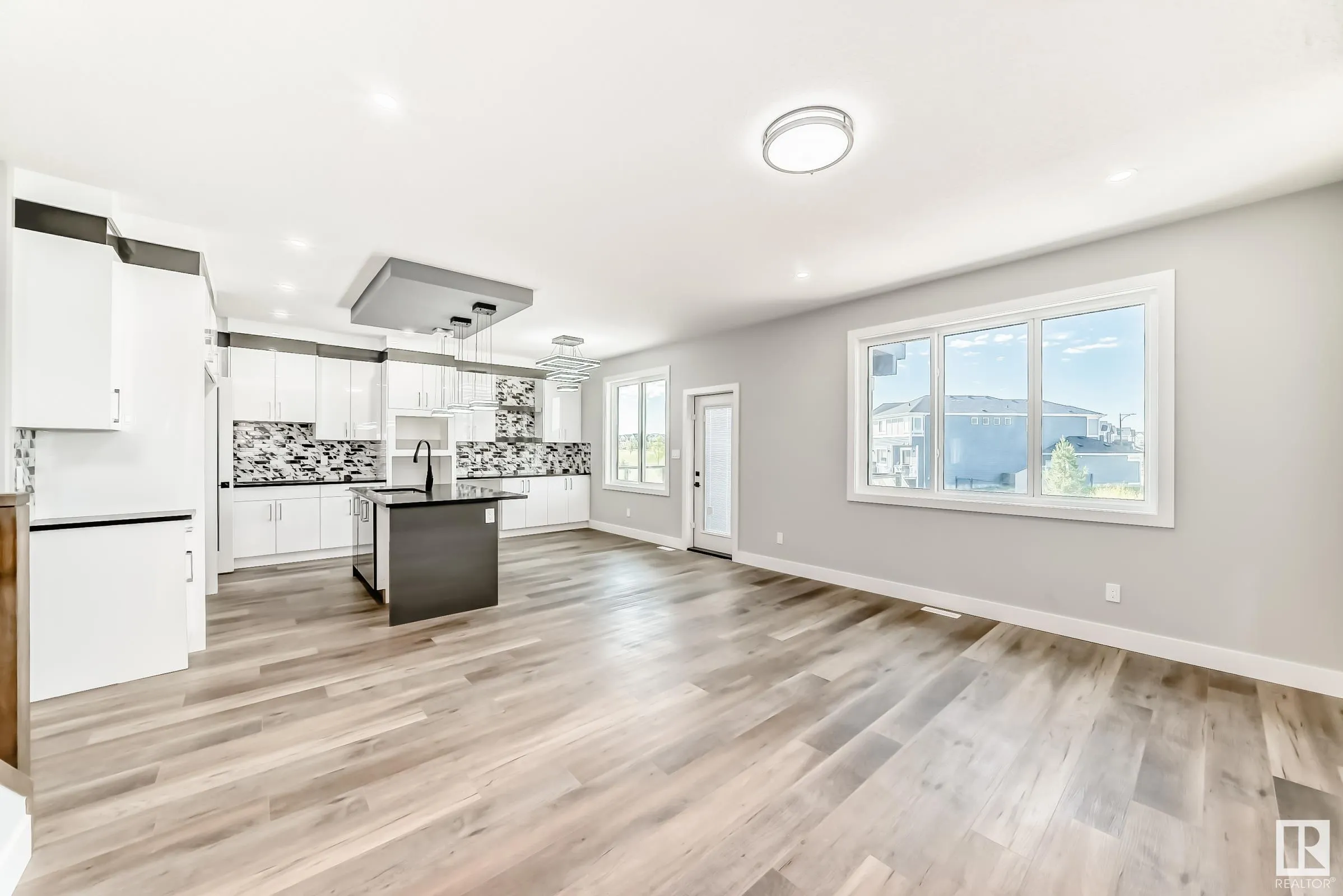 128 EDGEWATER Circle
