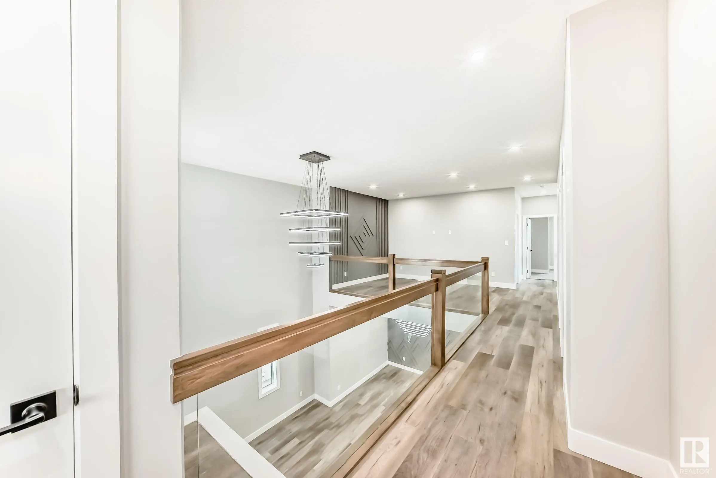 128 EDGEWATER Circle