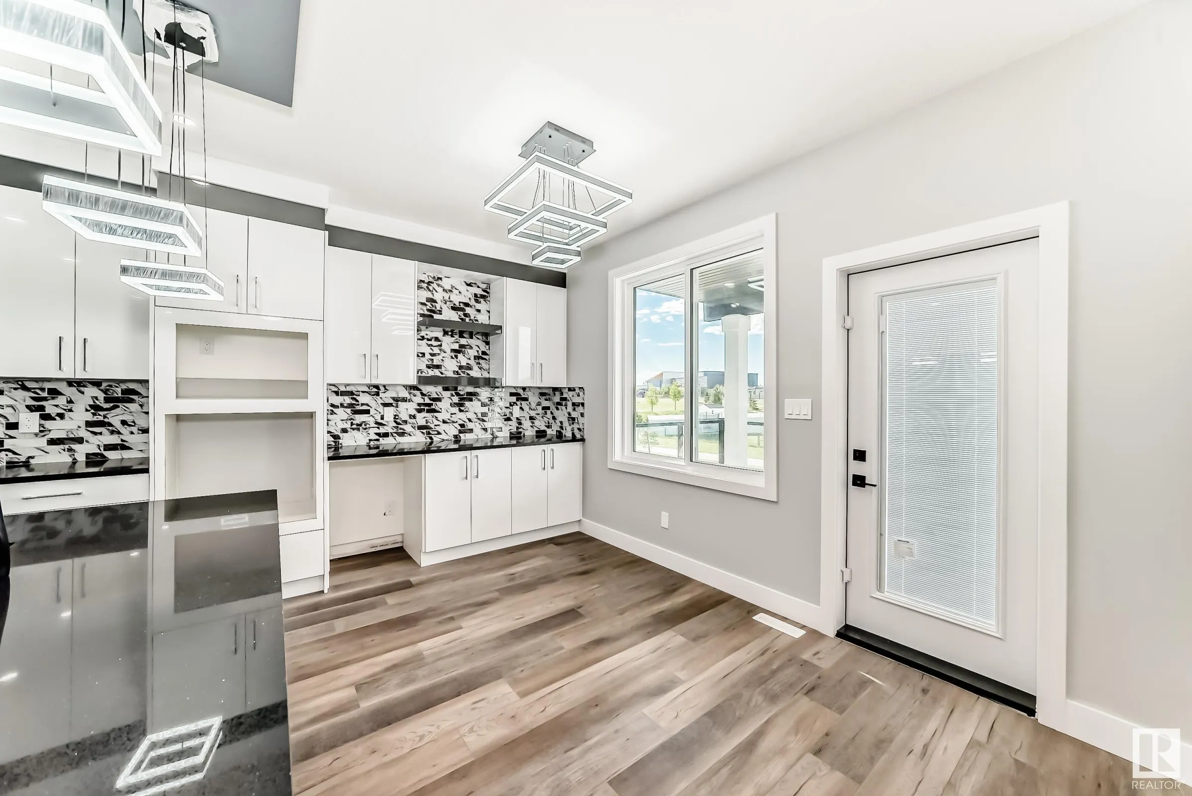 128 EDGEWATER Circle