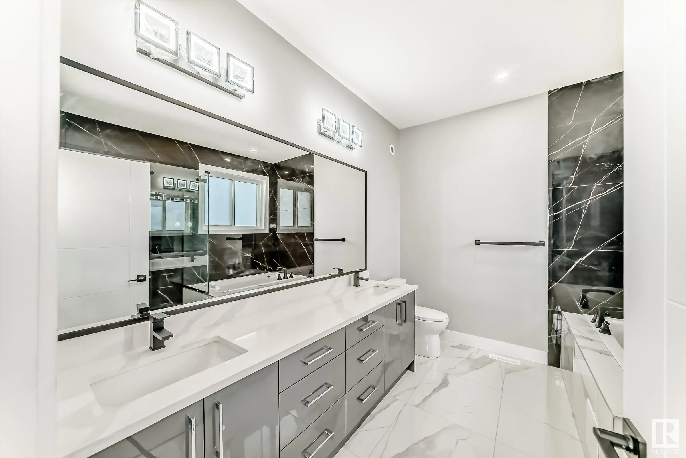 128 EDGEWATER Circle