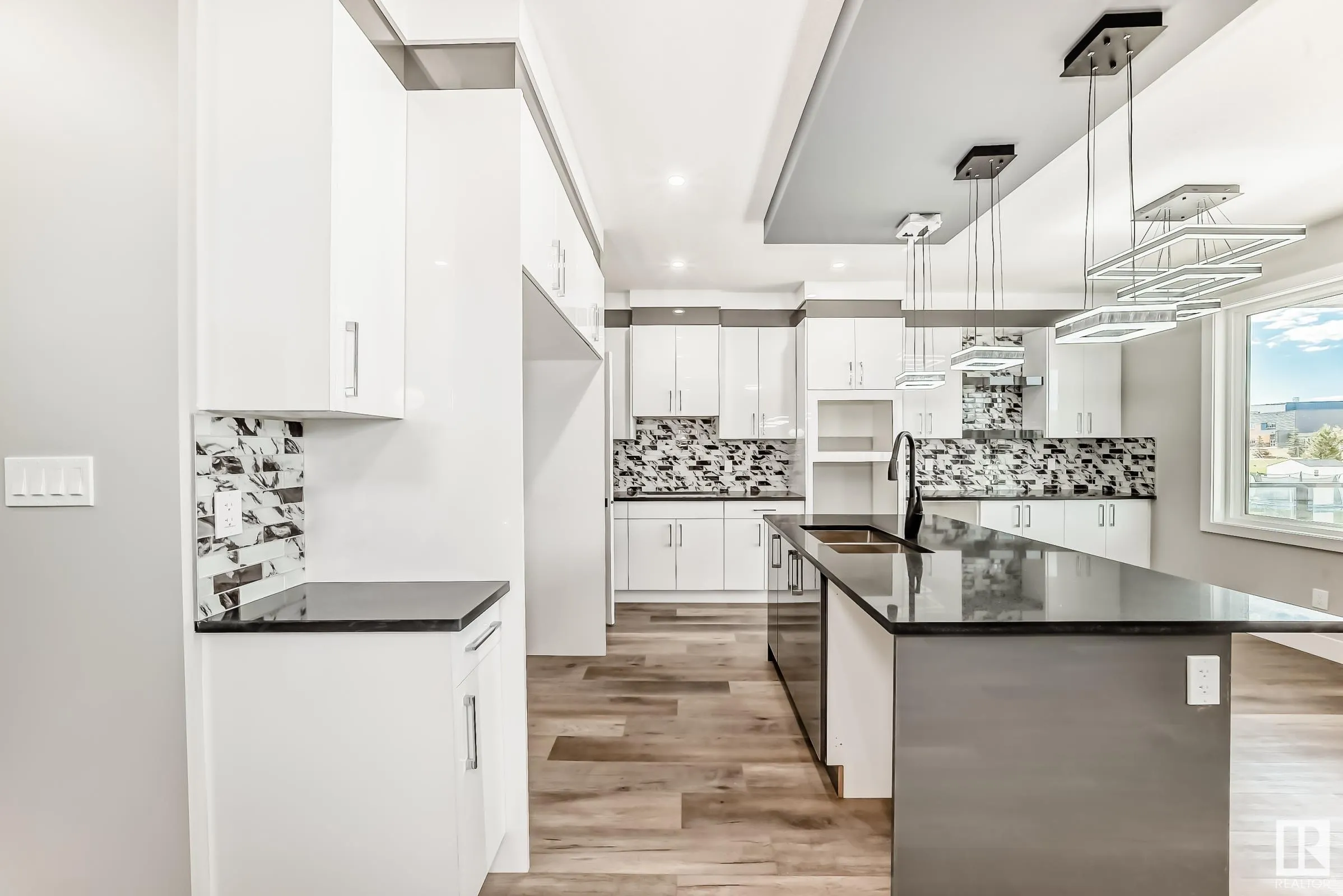 128 EDGEWATER Circle