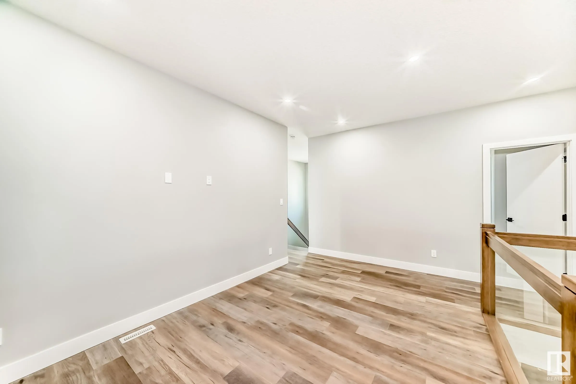 128 EDGEWATER Circle