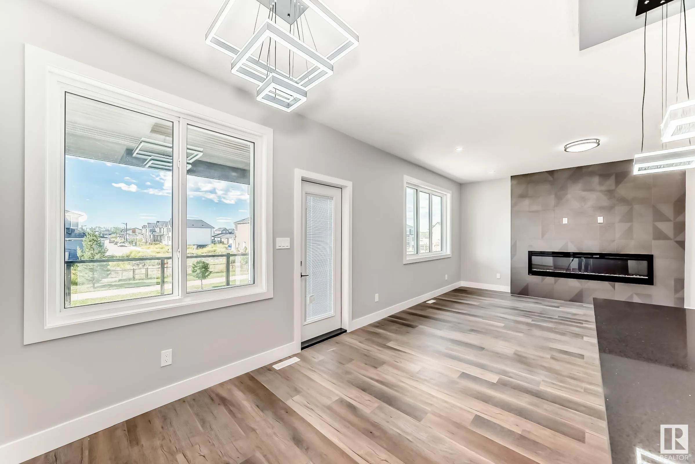 128 EDGEWATER Circle