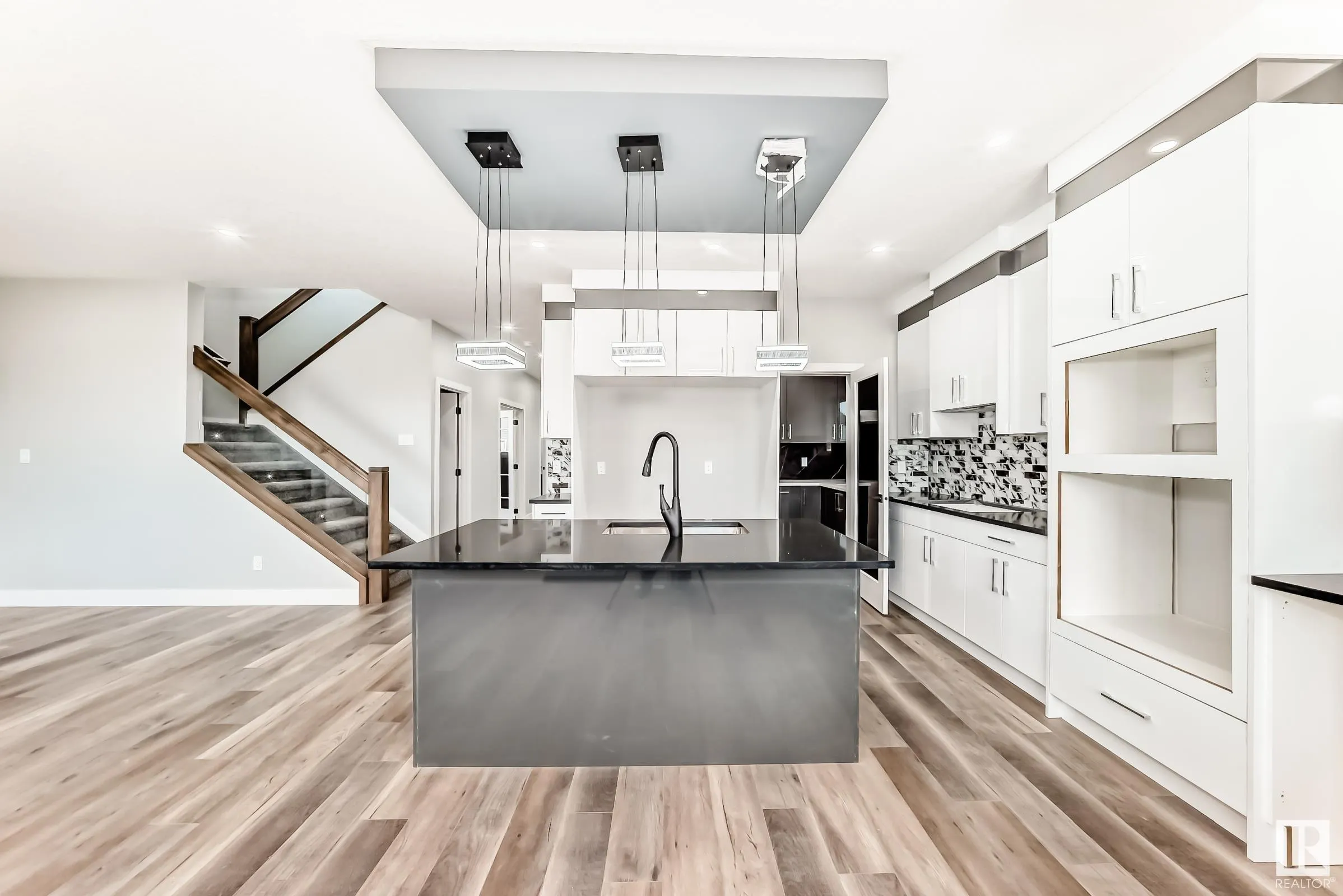 128 EDGEWATER Circle