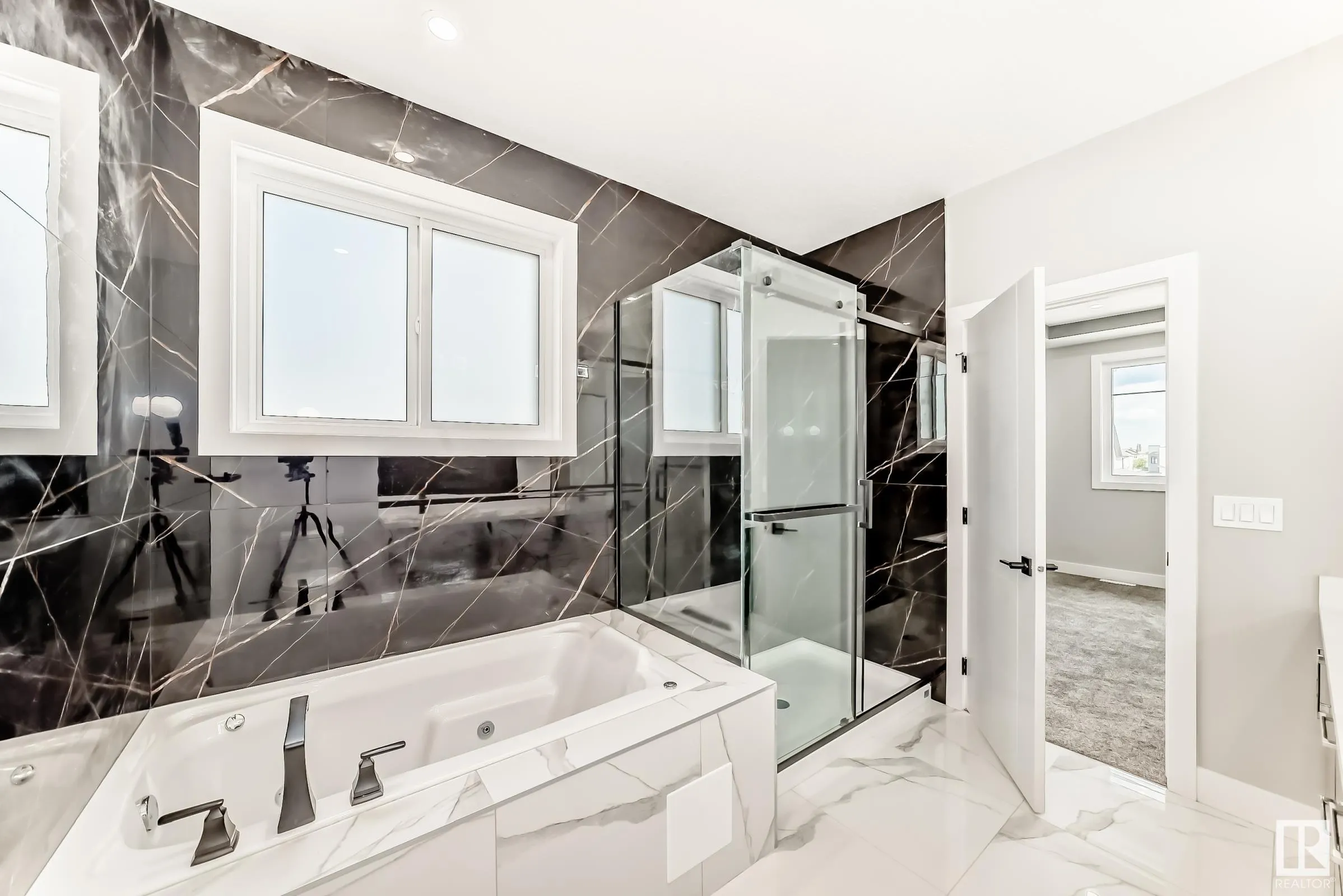 128 EDGEWATER Circle
