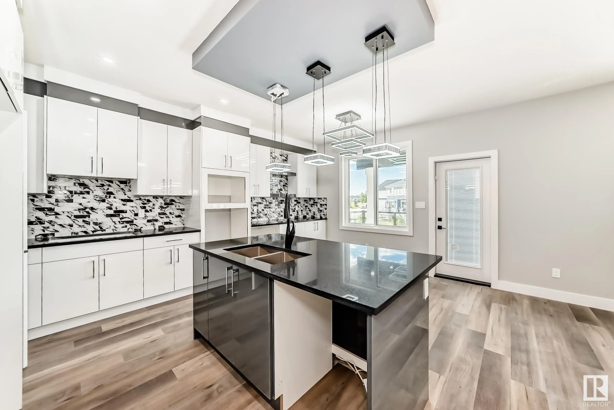 128 EDGEWATER Circle