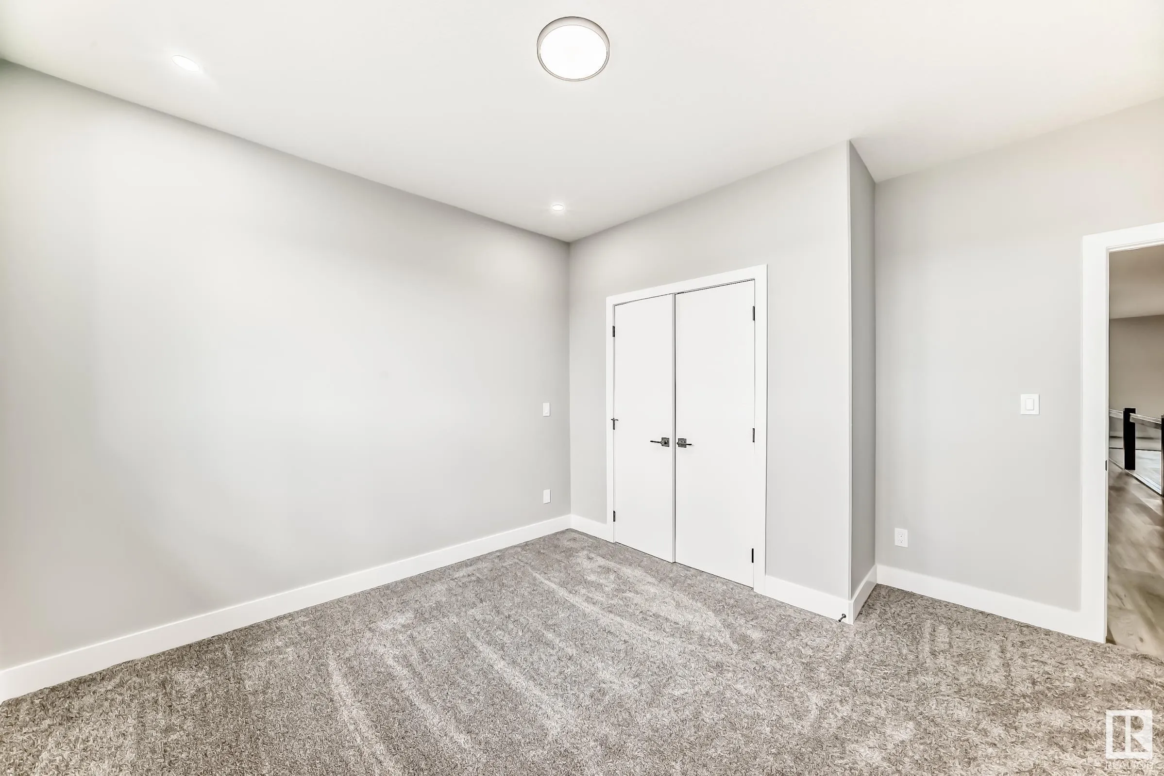 128 EDGEWATER Circle