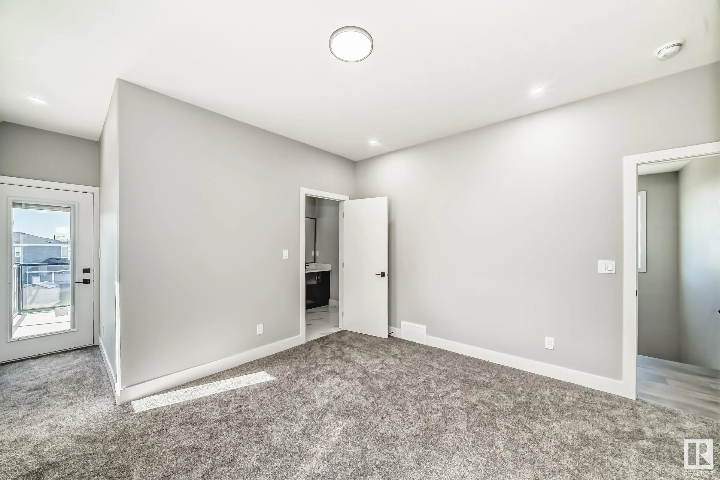 128 EDGEWATER Circle