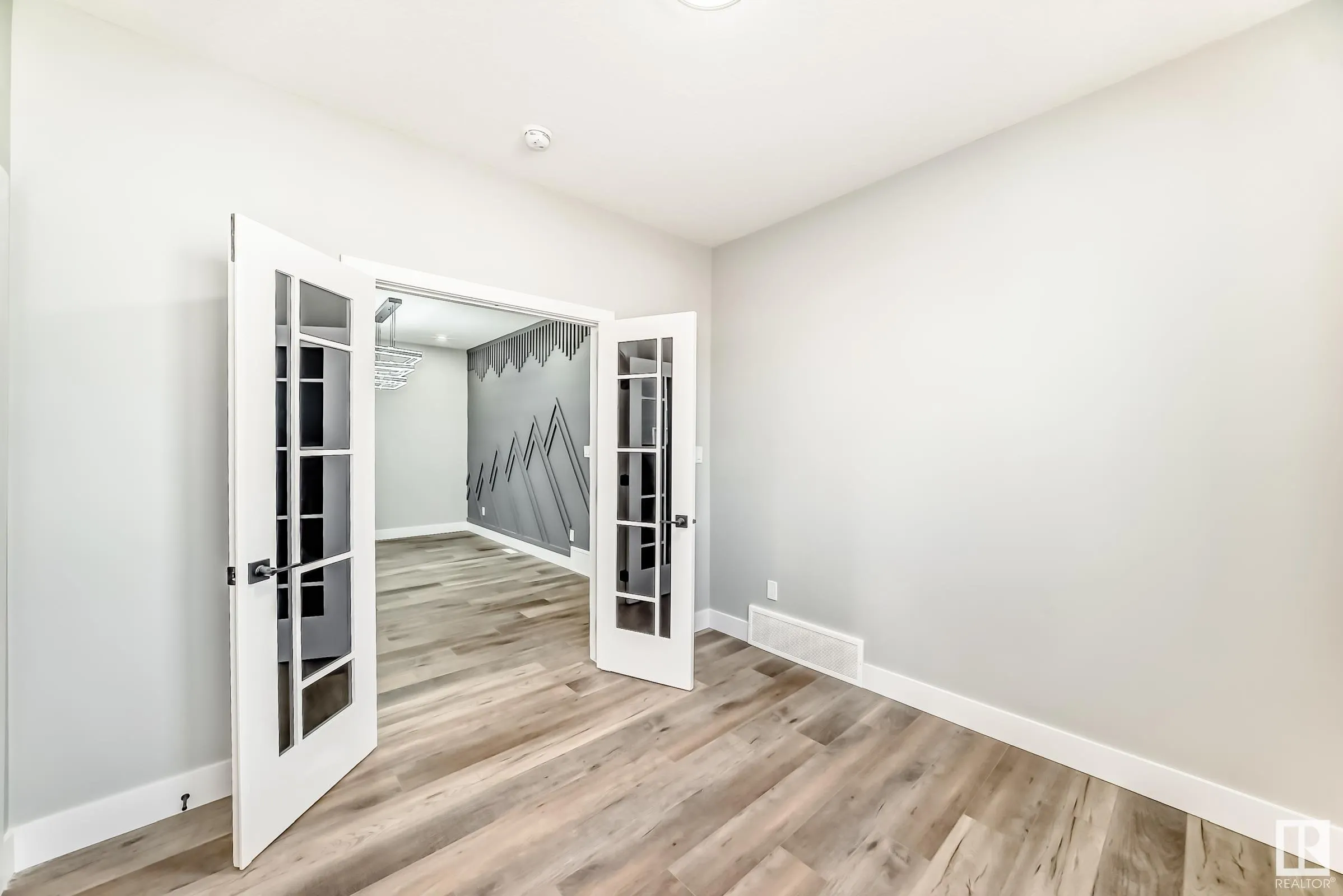 128 EDGEWATER Circle