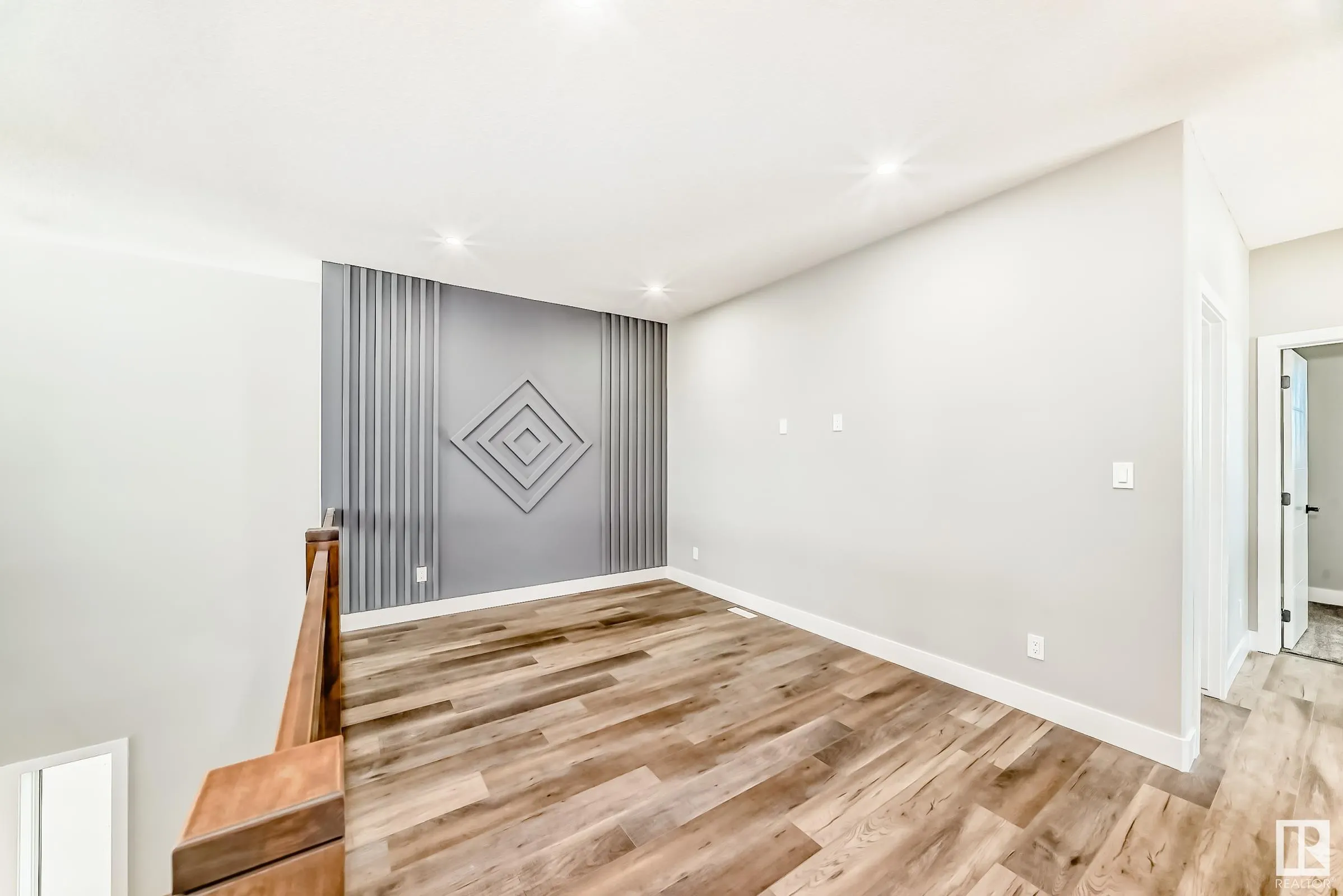 128 EDGEWATER Circle