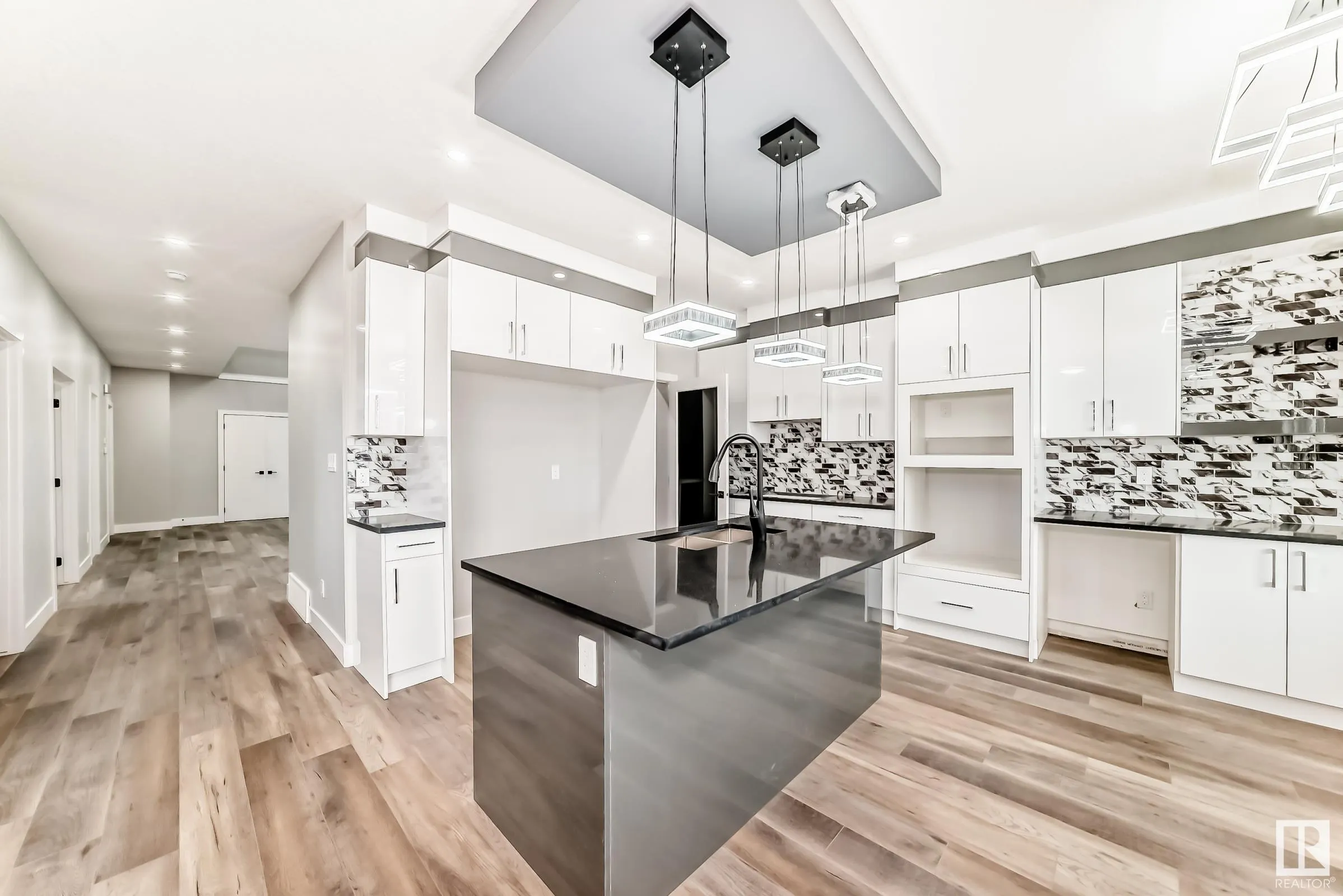 128 EDGEWATER Circle