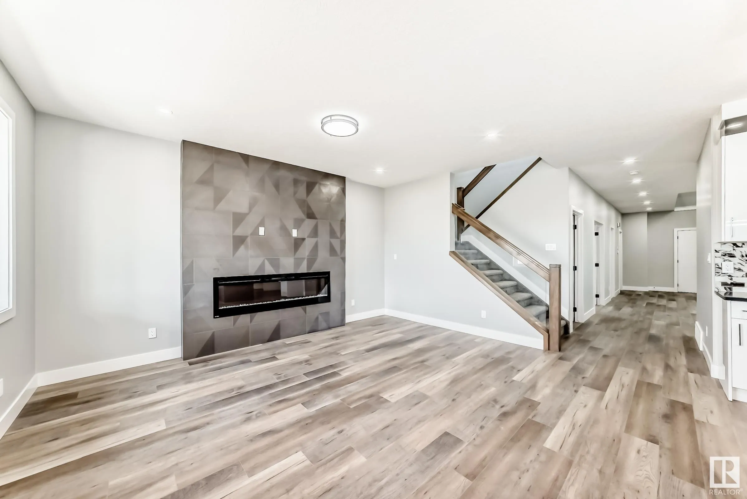 128 EDGEWATER Circle