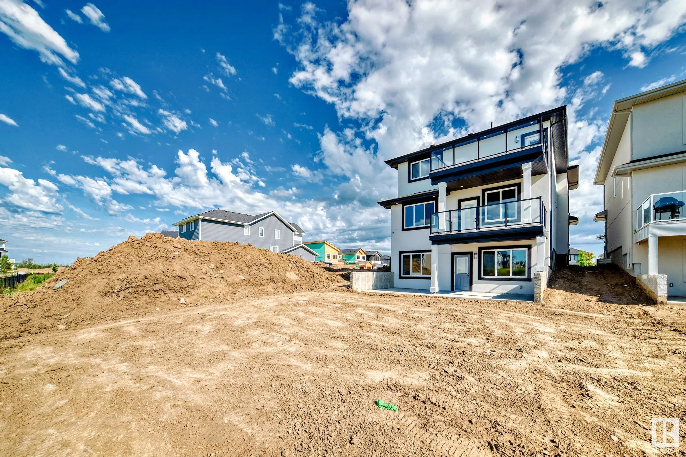 128 EDGEWATER Circle