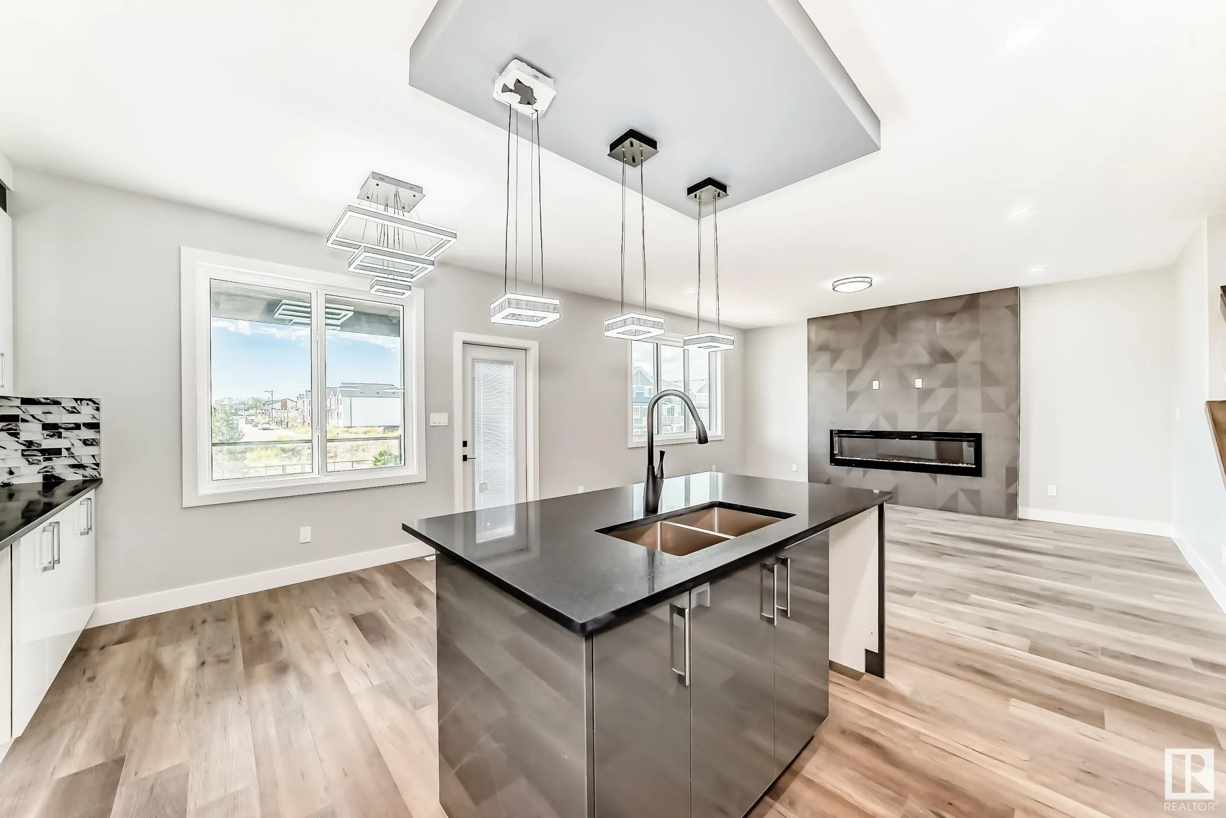 128 EDGEWATER Circle
