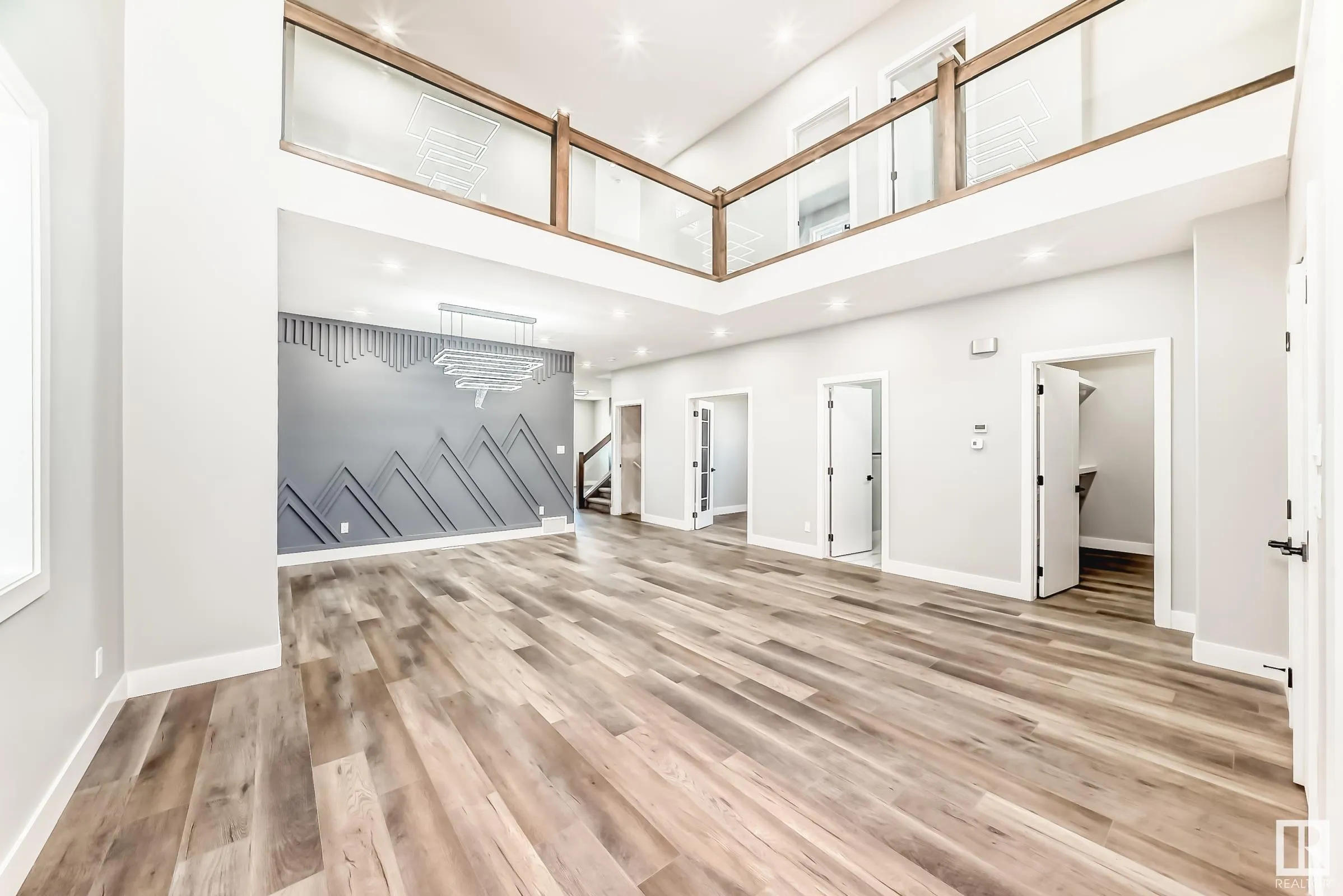 128 EDGEWATER Circle