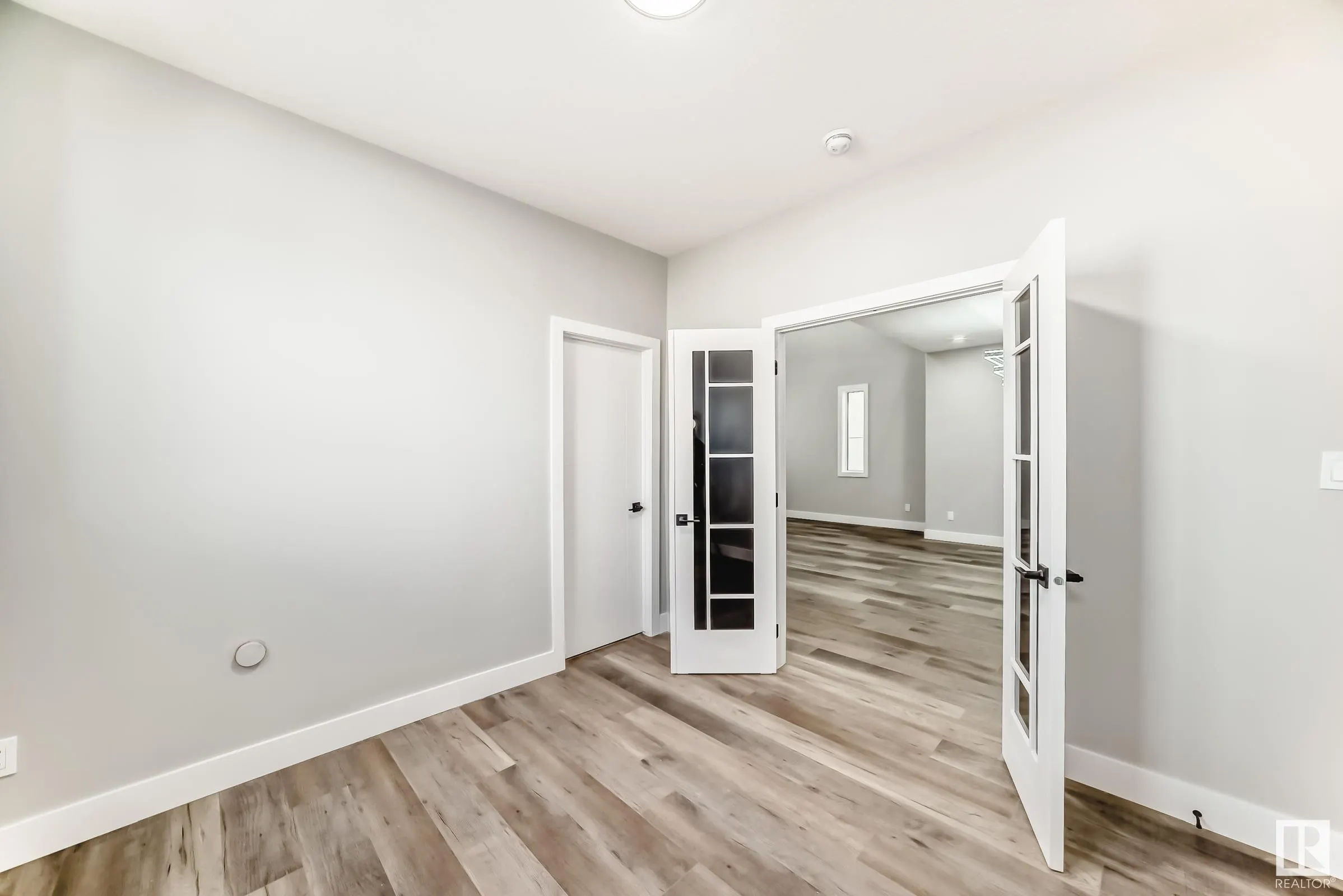 128 EDGEWATER Circle