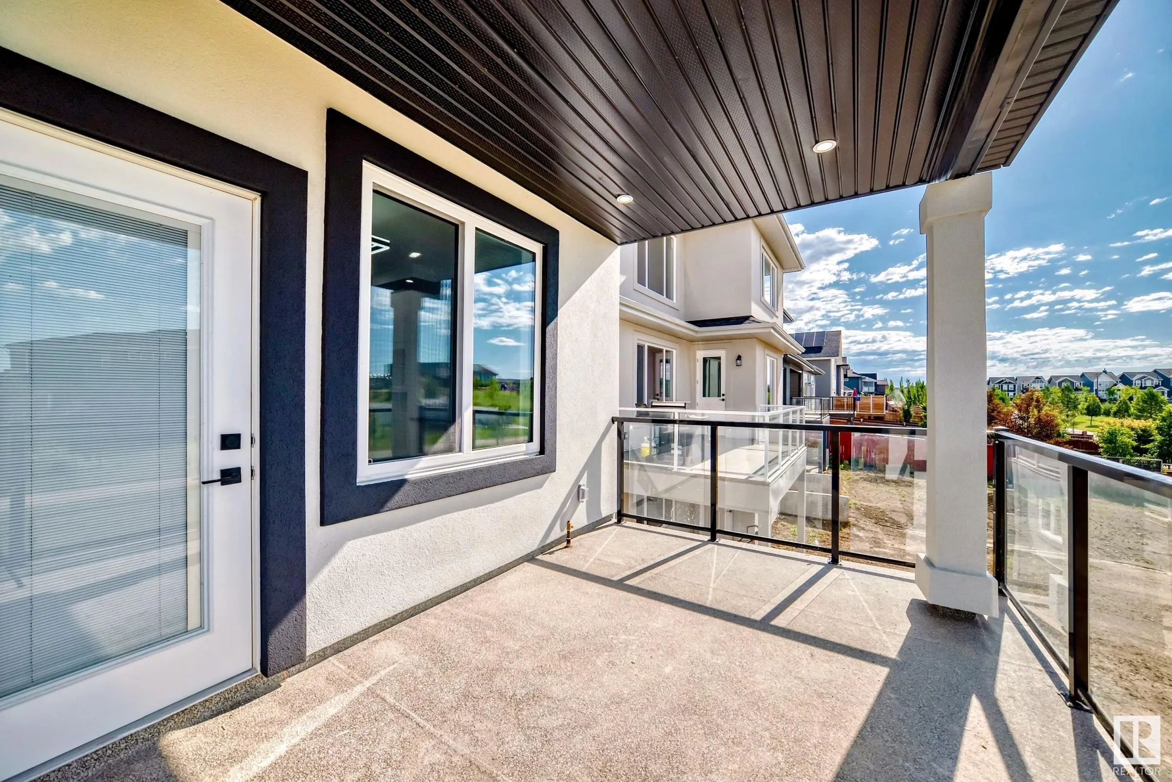 128 EDGEWATER Circle