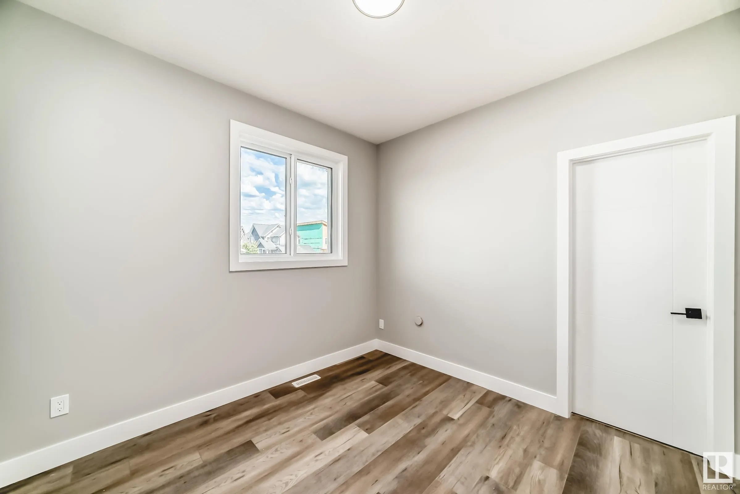128 EDGEWATER Circle