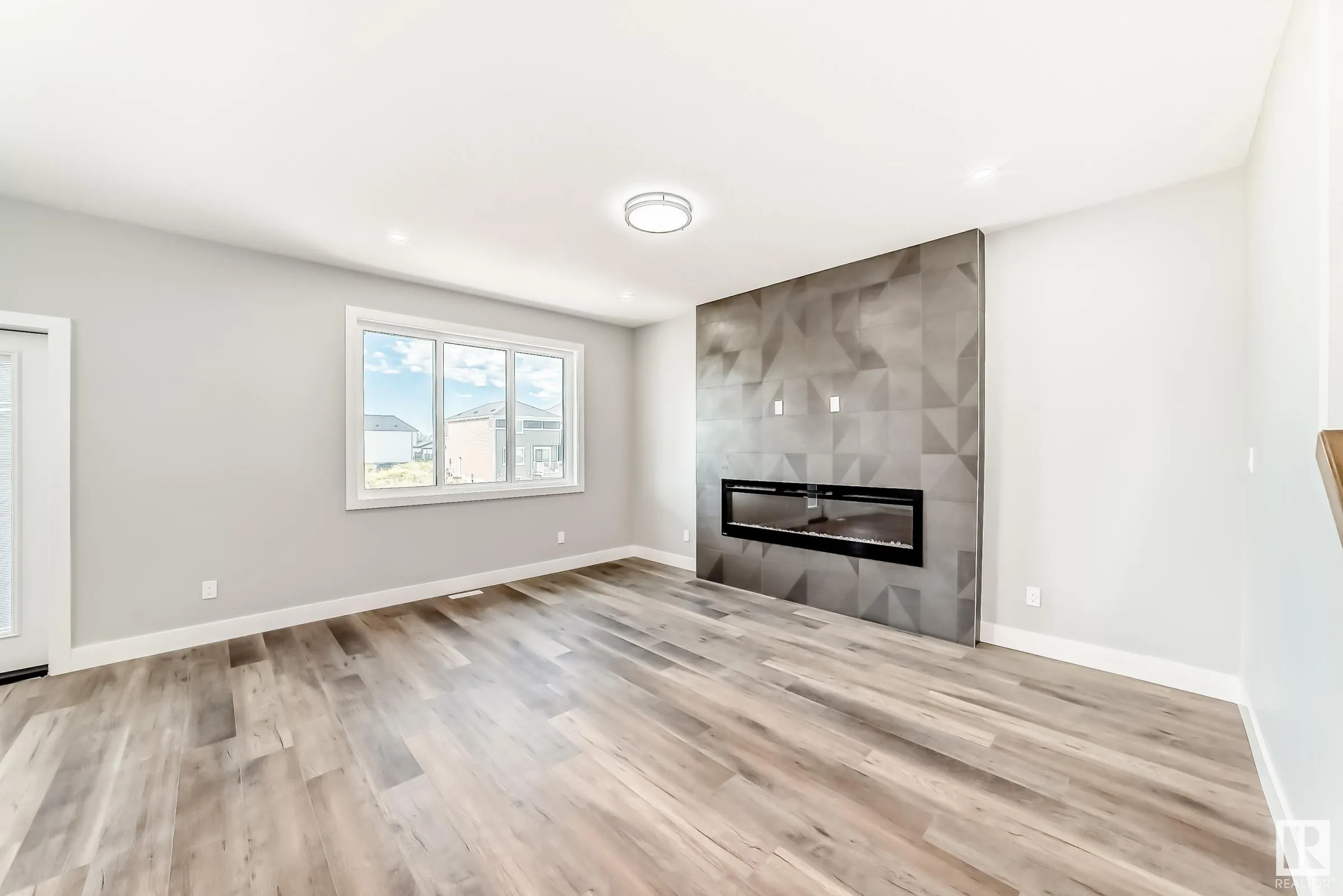 128 EDGEWATER Circle