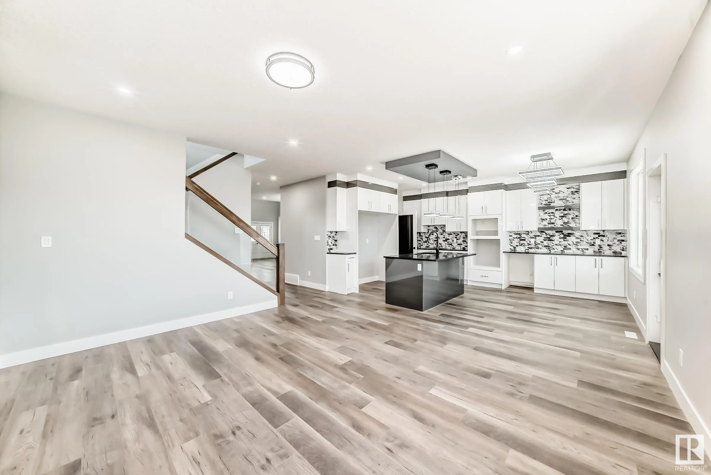 128 EDGEWATER Circle