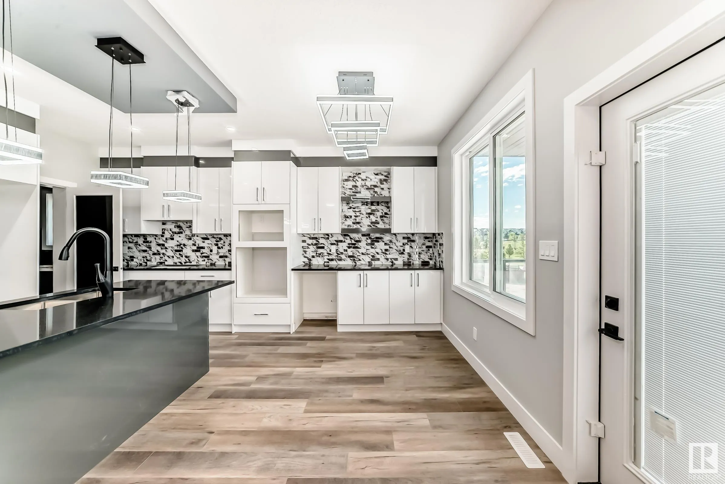 128 EDGEWATER Circle