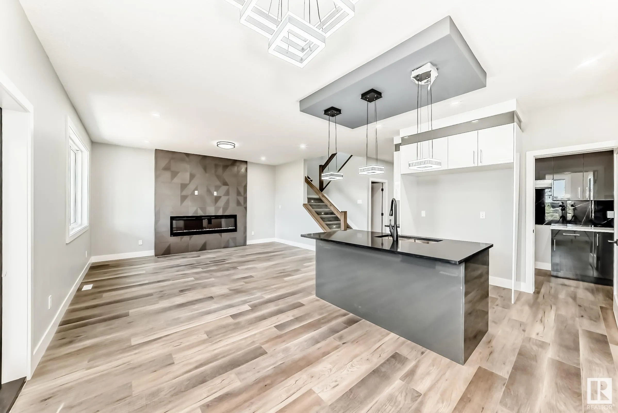 128 EDGEWATER Circle