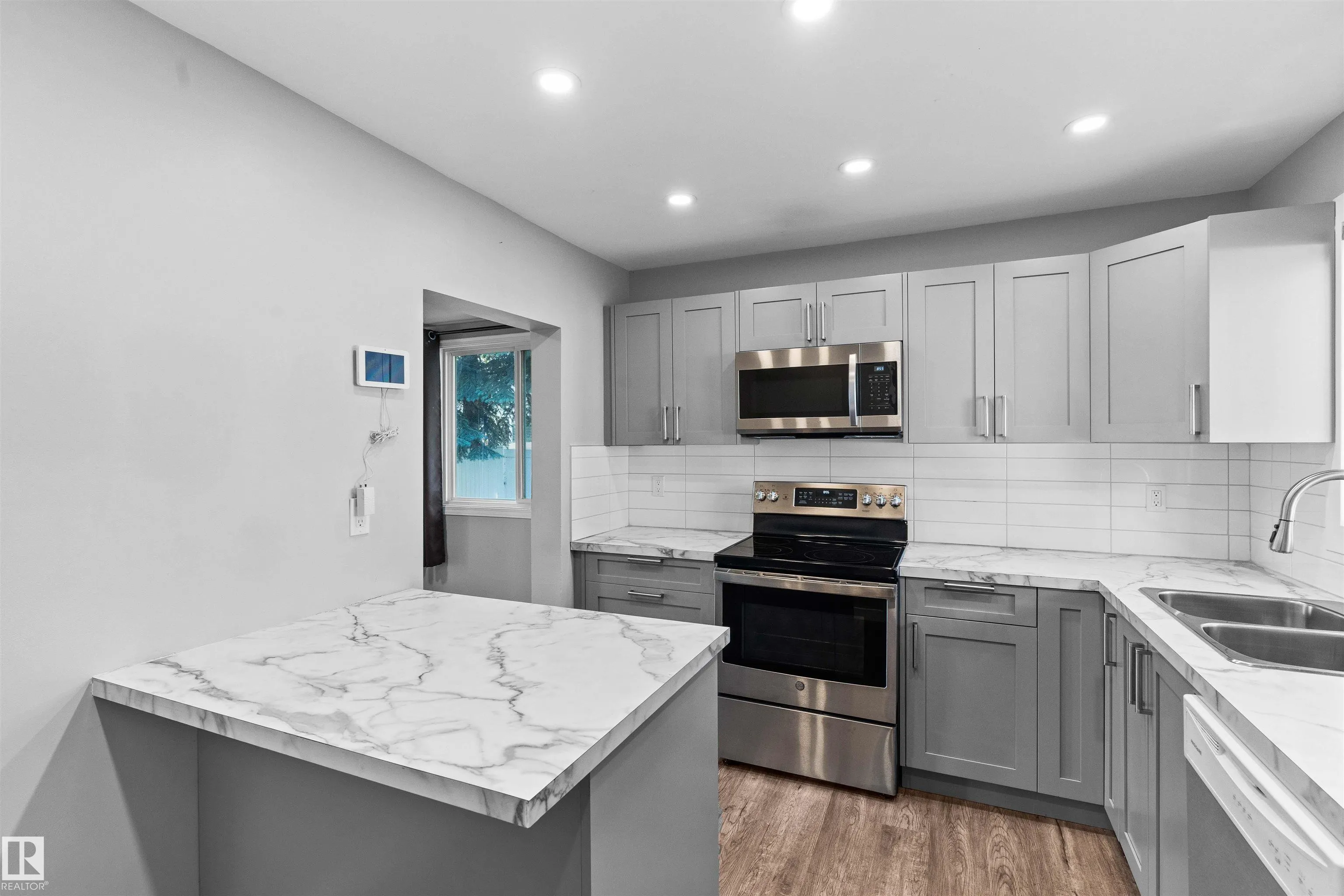 87 BROOKWOOD Drive