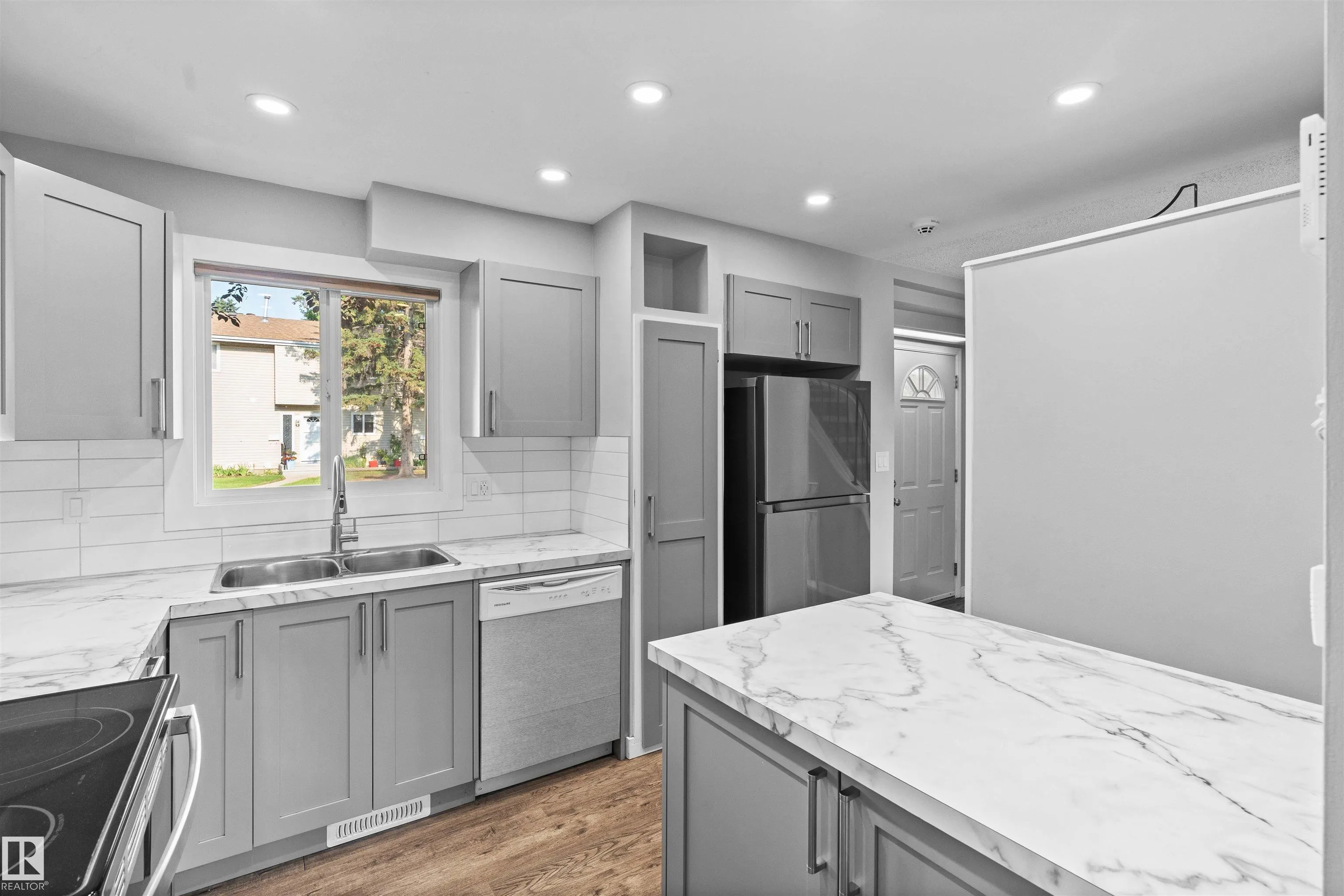 87 BROOKWOOD Drive