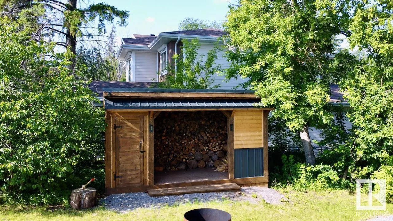 2 Gibbons Avenue