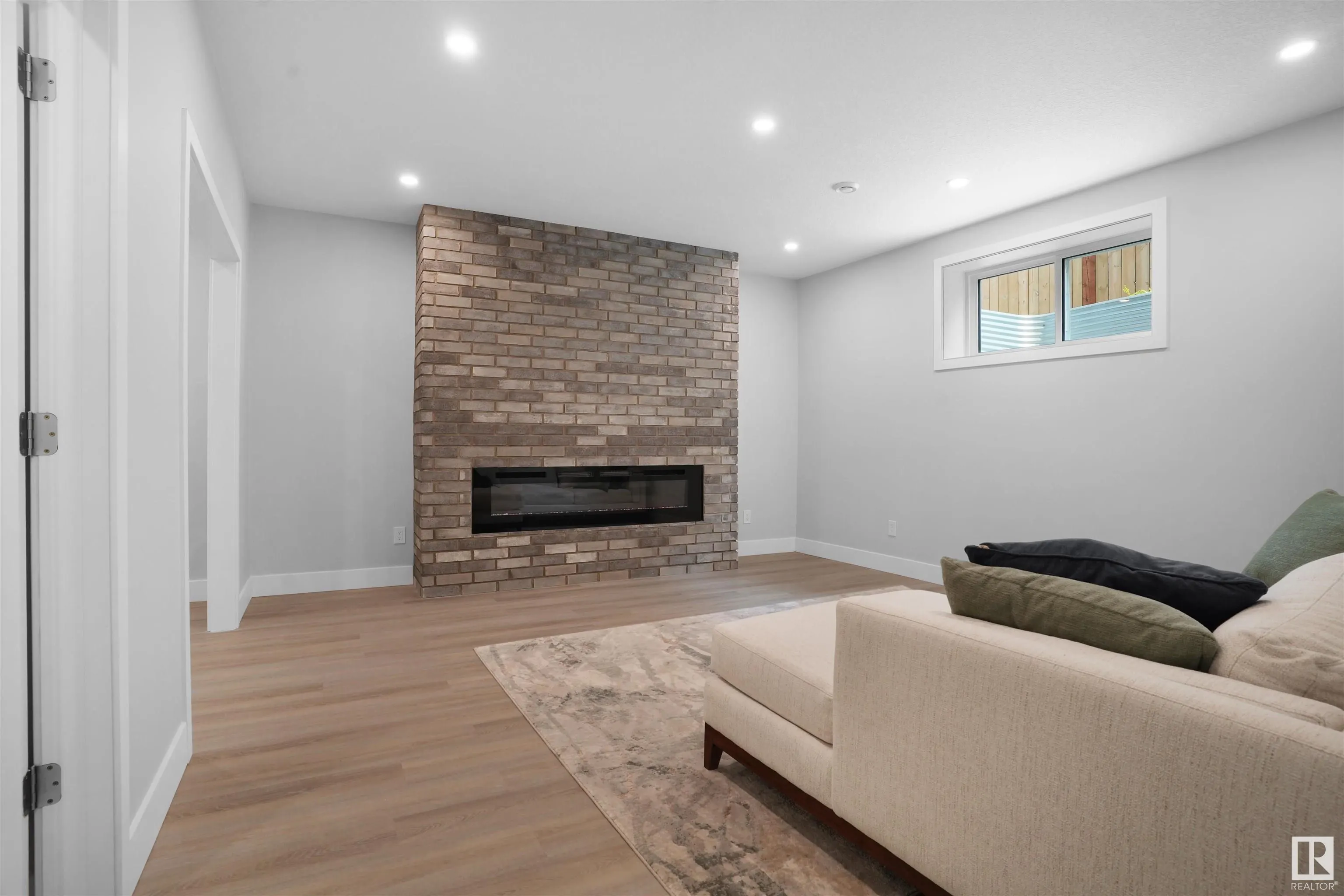12 CALEDONIA Court