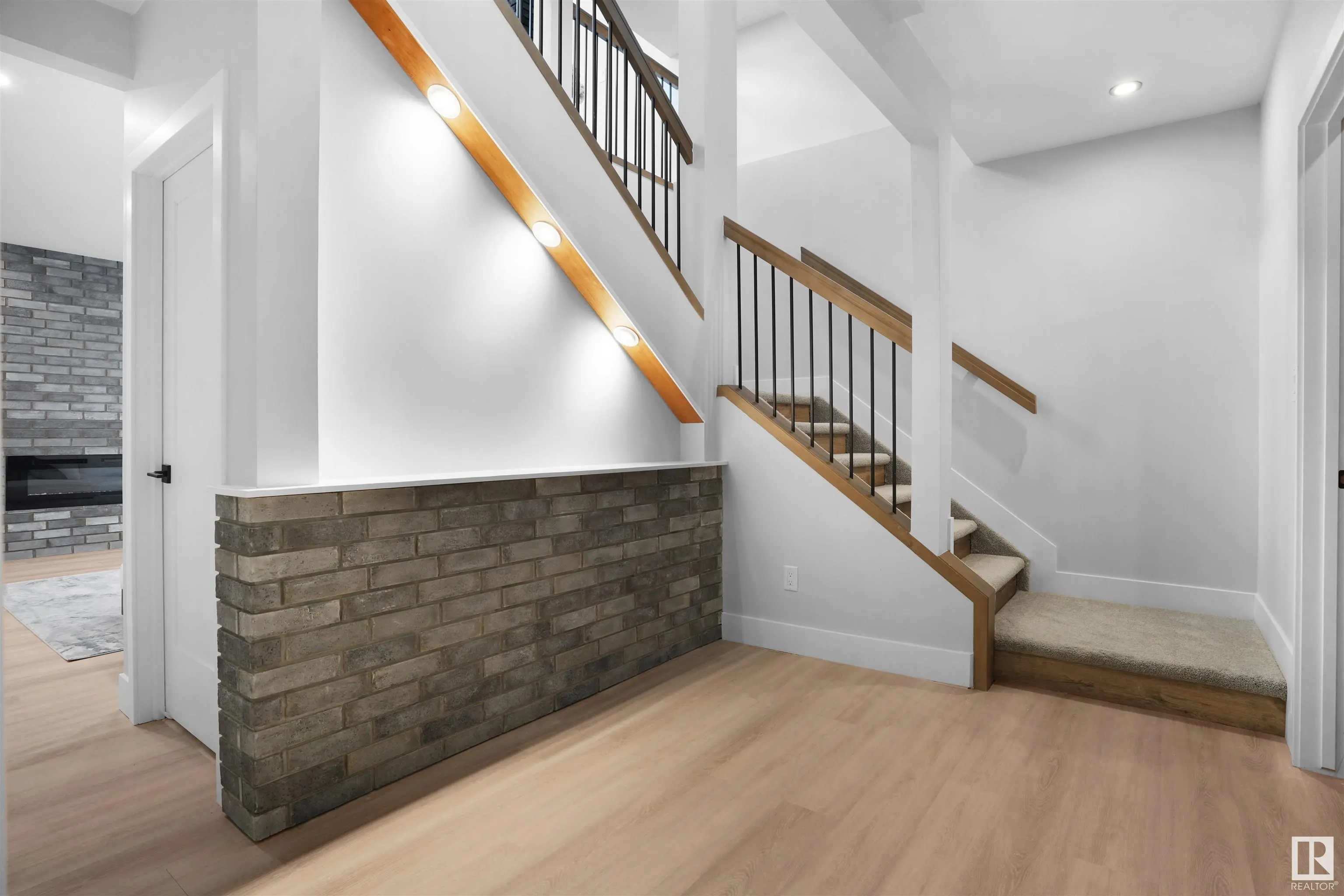 12 CALEDONIA Court