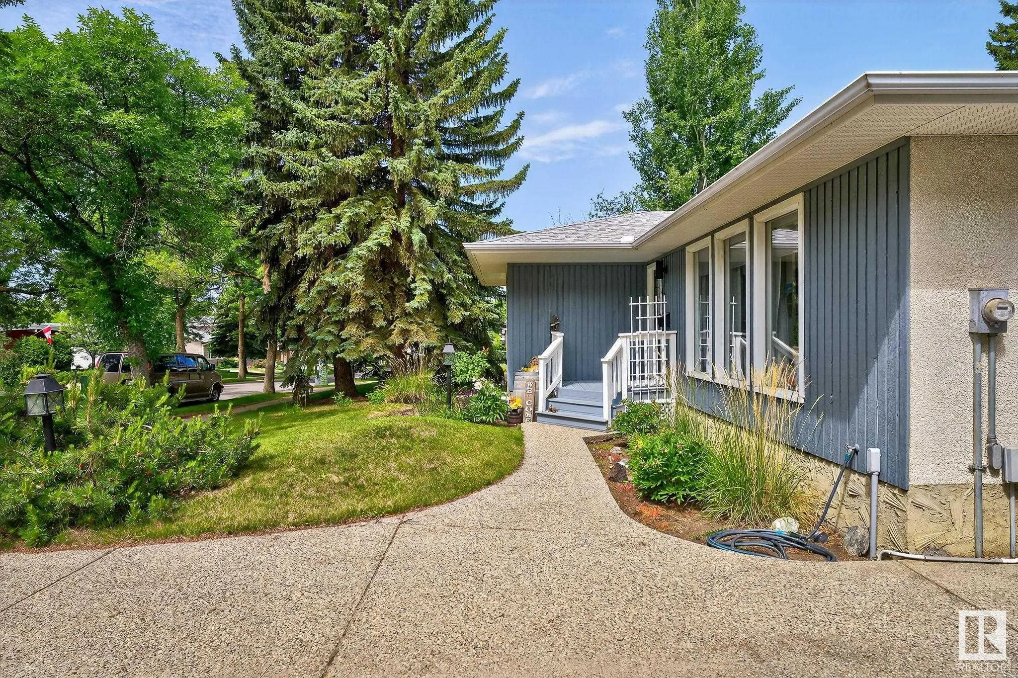 42 GREENBRIER Crescent