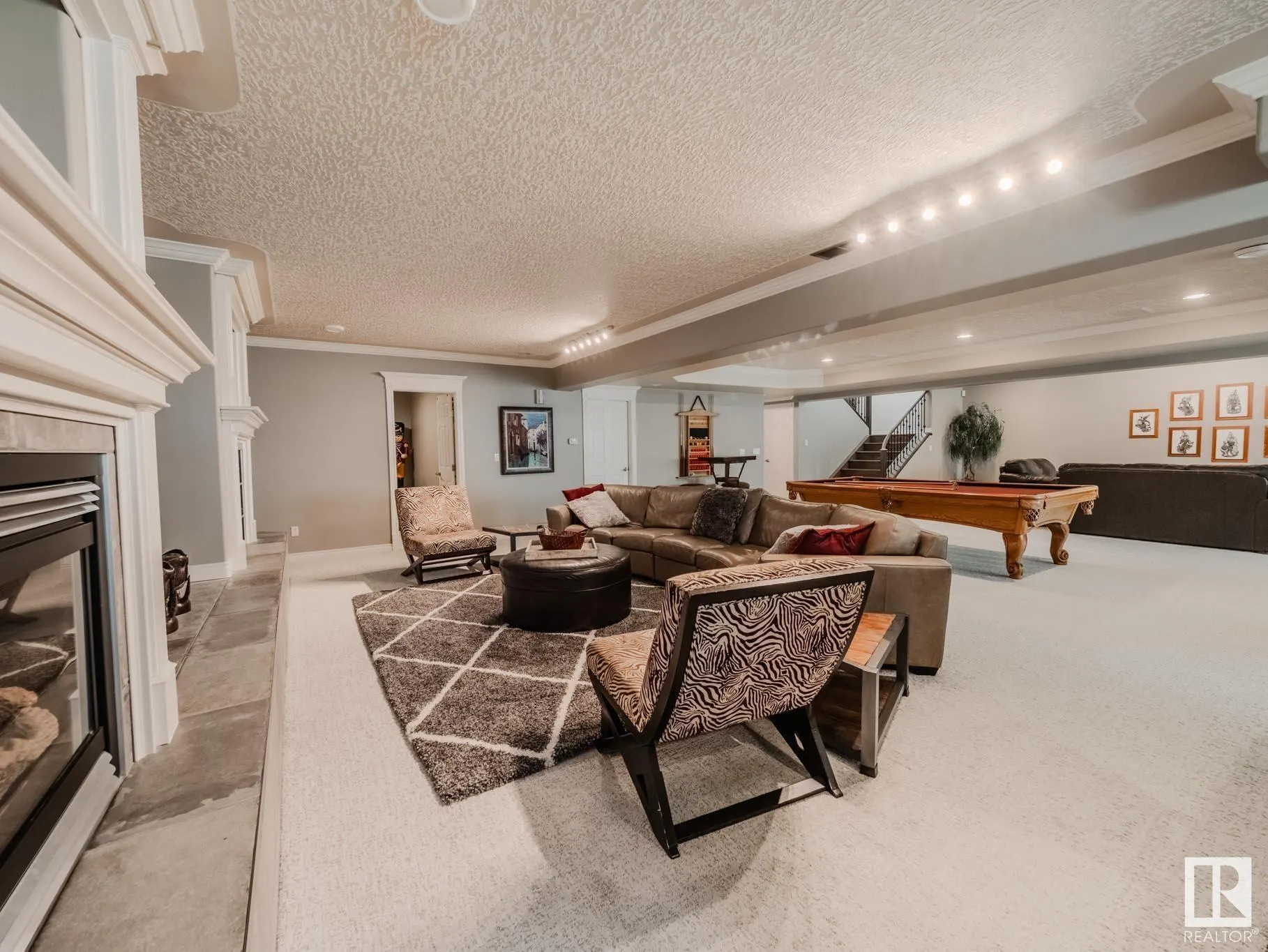 301 ESTATE Drive
