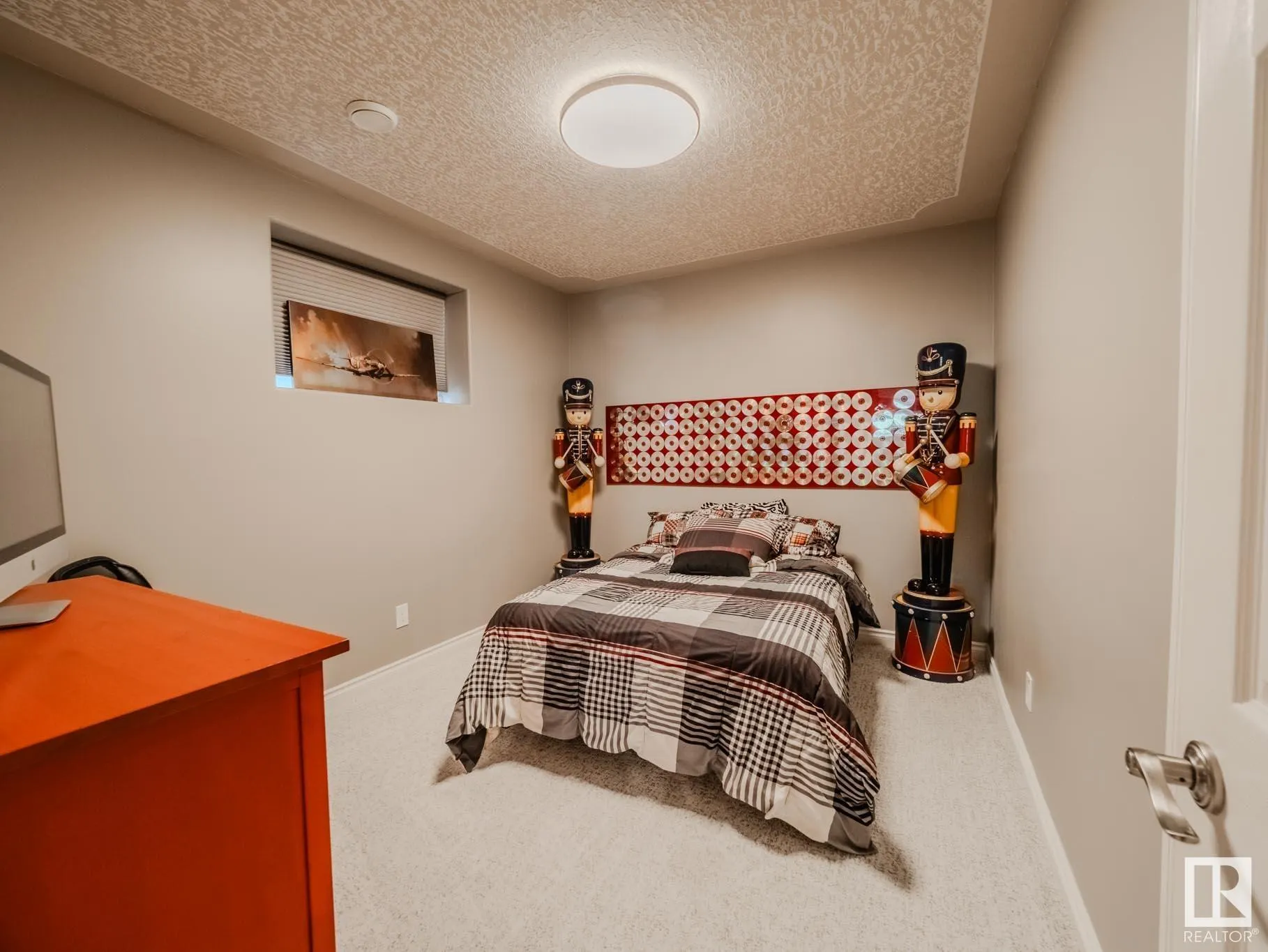 301 ESTATE Drive