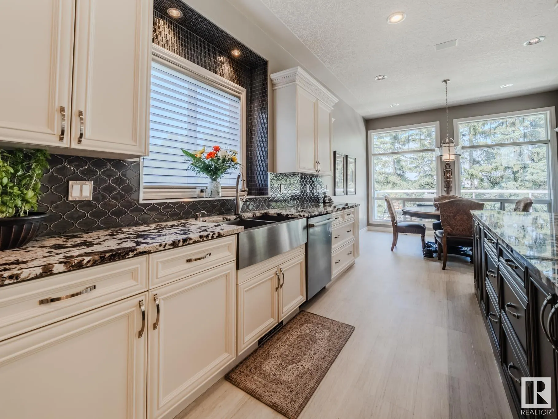 301 ESTATE Drive