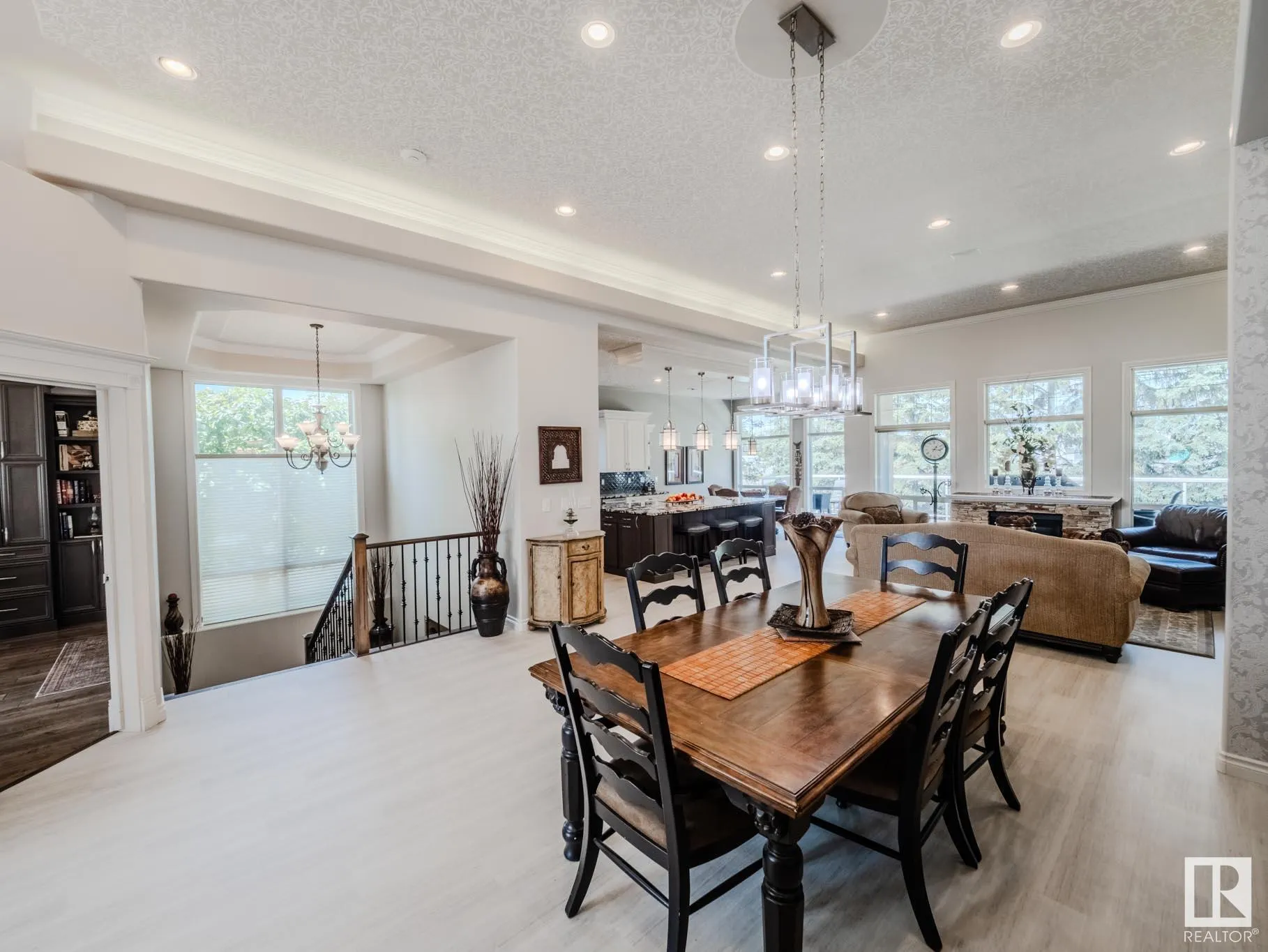 301 ESTATE Drive