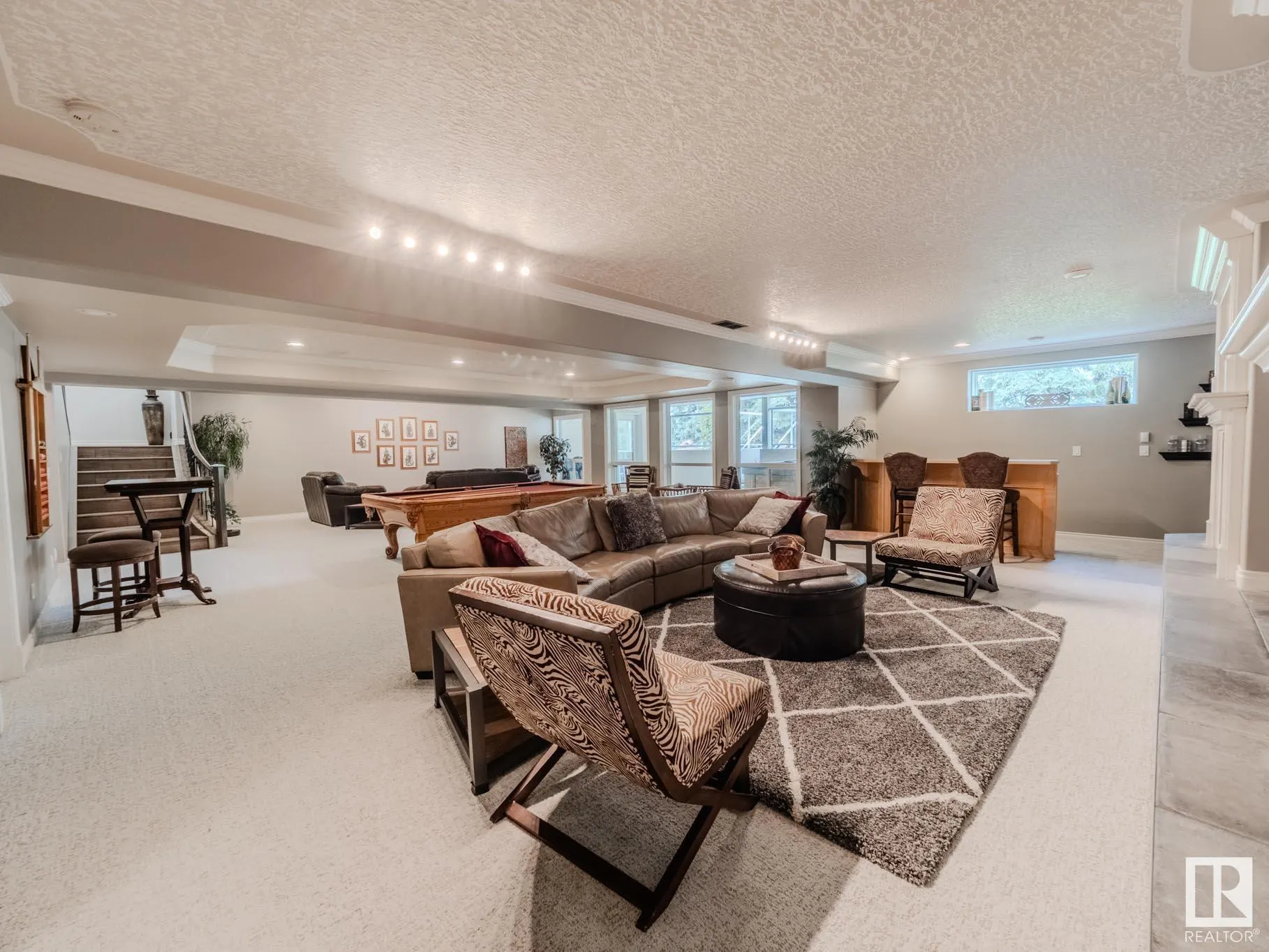 301 ESTATE Drive